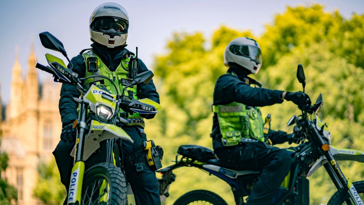 le moto elettriche per inseguire i ladri di smartphone anche sulle scale da Gazzetta.it le moto elettriche per inseguire i ladri di smartphone anche sulle scale