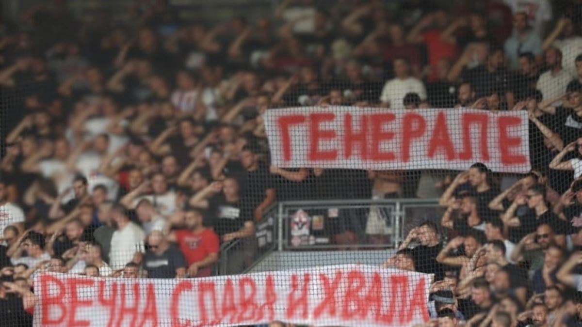 bufera stella rossa i tifosi celebrano mladic e il club rilancia la foto chiesta l esclusione dalle coppe da Gazzetta.it bufera stella rossa i tifosi celebrano mladic e il club rilancia la foto chiesta l esclusione dalle coppe