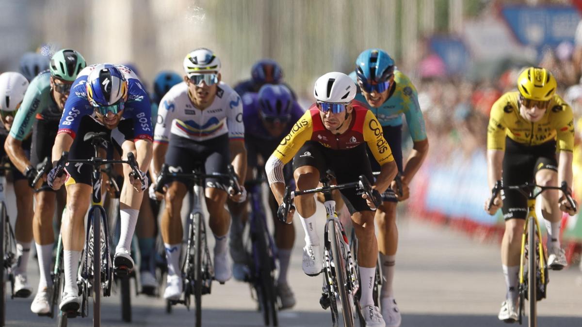 pogacar ko non si corre pi249 per il 2176 posto da gall a skjelmose ecco chi pu242 vincere la vuelta da Gazzetta.it pogacar ko non si corre pi249 per il 2176 posto da gall a skjelmose ecco chi pu242 vincere la vuelta