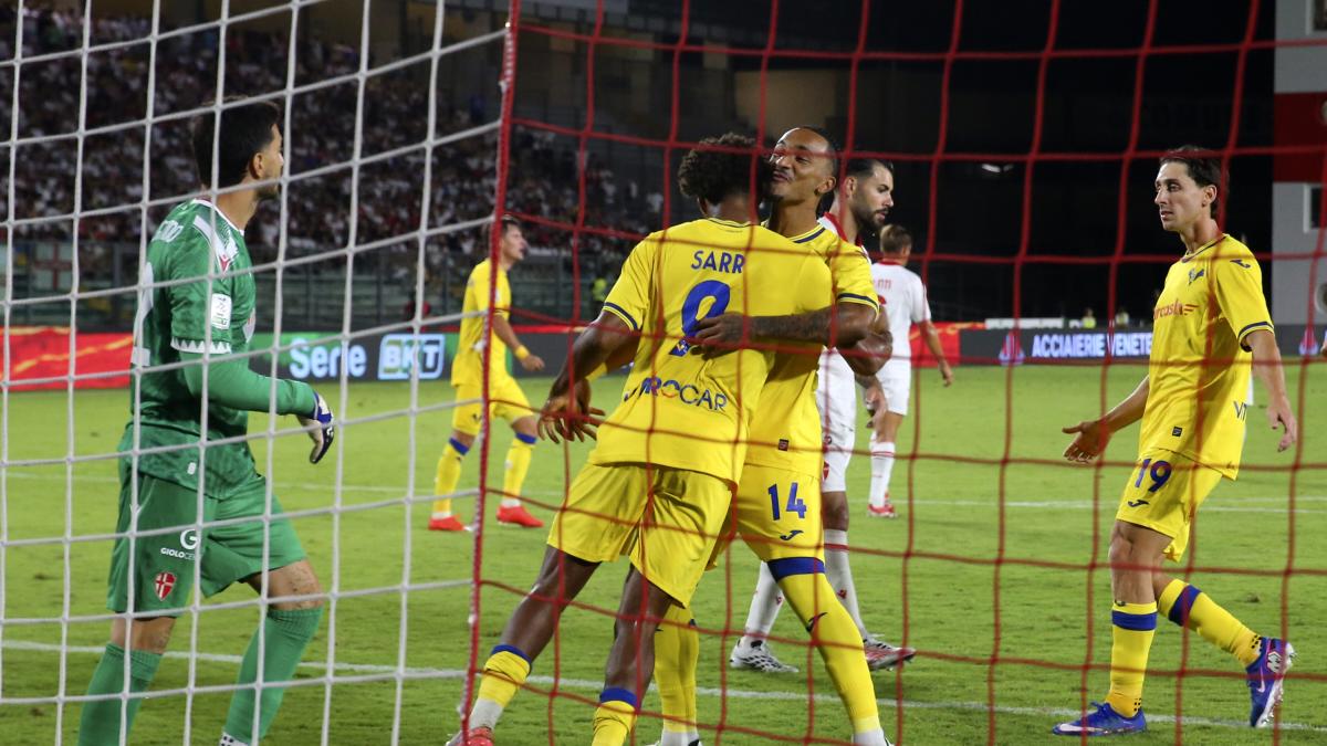 sarr salva il verona l8217avellino cala il tris samp rimontata e battuta in casa dalla juve stabia da Gazzetta.it sarr salva il verona l8217avellino cala il tris samp rimontata e battuta in casa dalla juve stabia