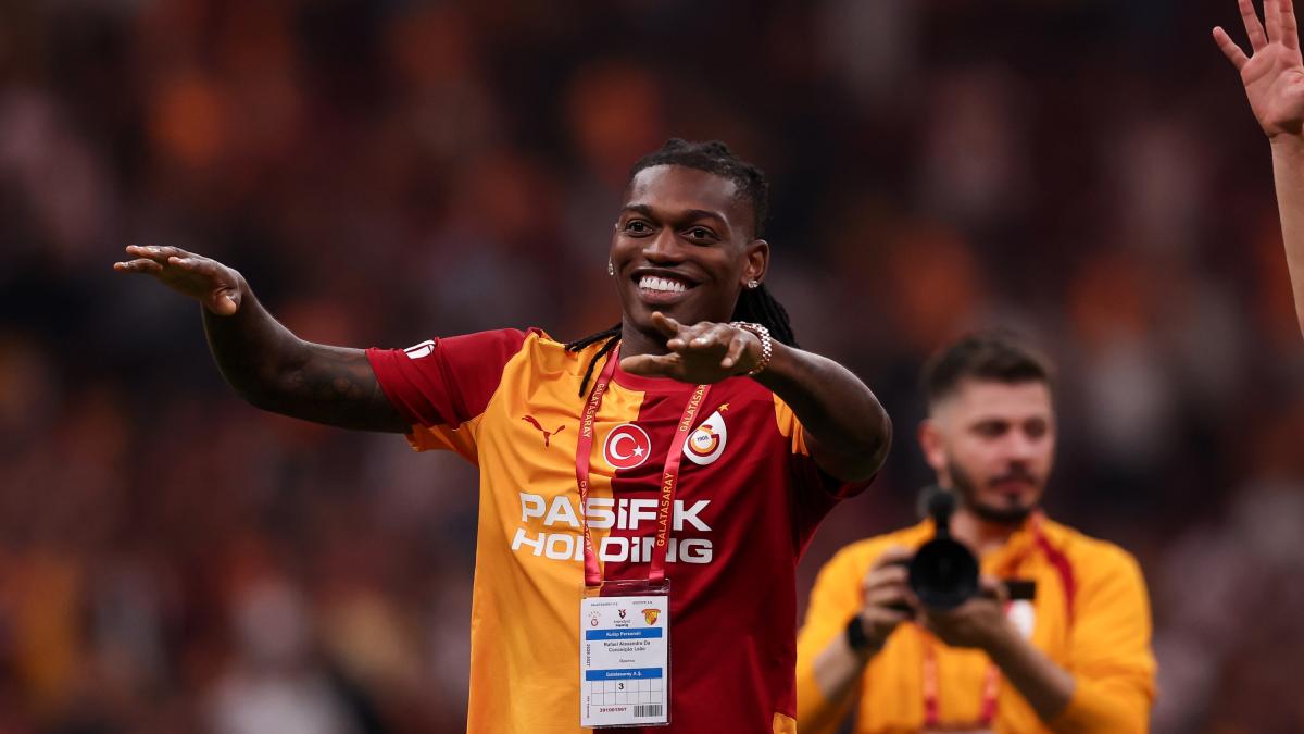 leao al gala 232 ufficiale il milan ha una percentuale sulla rivendita tutte le cifre dell affare da Gazzetta.it leao al gala 232 ufficiale il milan ha una percentuale sulla rivendita tutte le cifre dell affare
