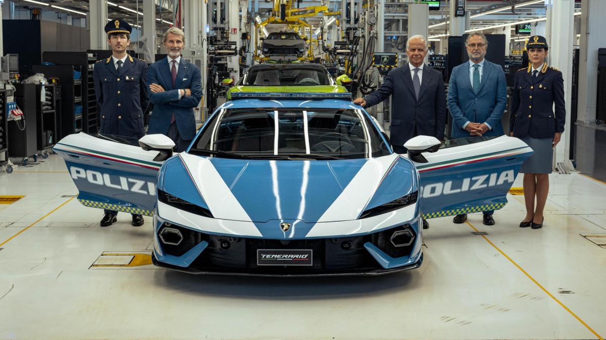 la polizia ha ricevuto una nuova lamborghini temerario per il trasporto d organi da Gazzetta.it la polizia ha ricevuto una nuova lamborghini temerario per il trasporto d organi