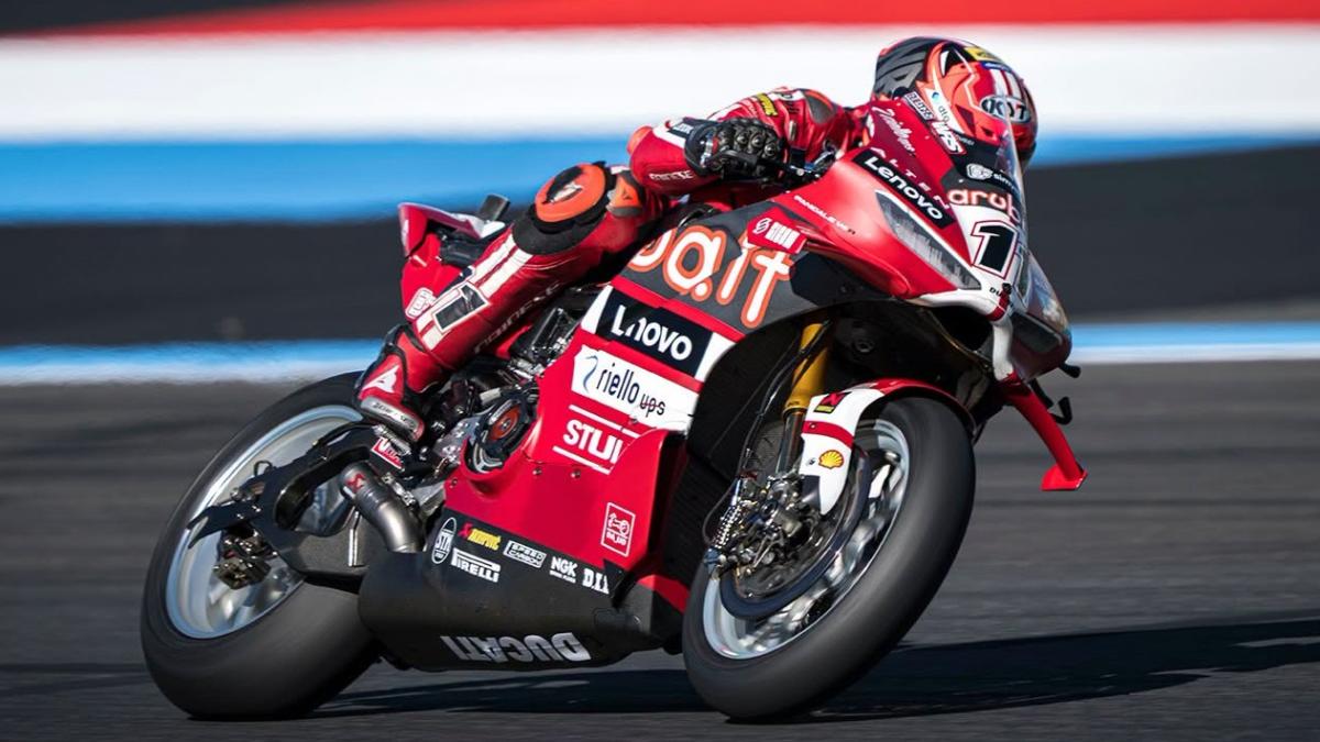 superbike magny cours bulega vince una gara 1 spezzata in due da Gazzetta.it superbike magny cours bulega vince una gara 1 spezzata in due