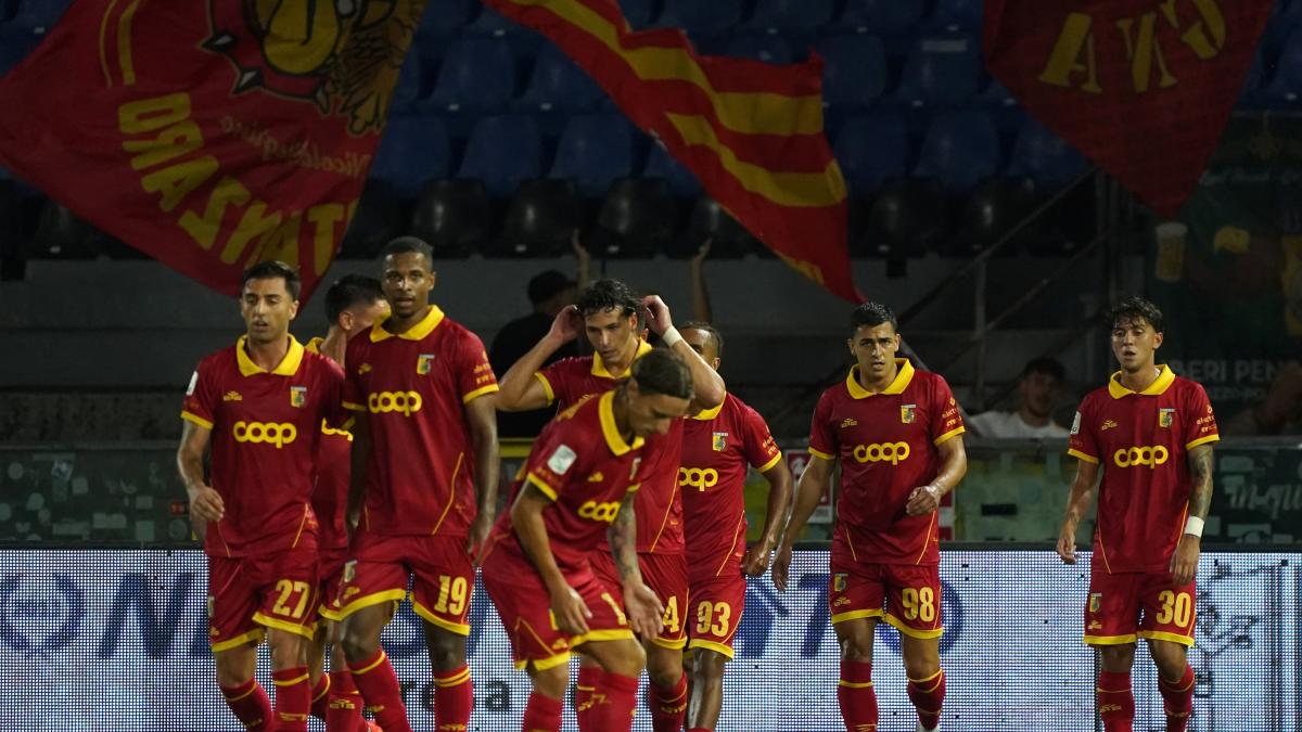 catanzaro che brutto avvio senza stadio e senza punti gorgone a rischio urge sterzata da Gazzetta.it catanzaro che brutto avvio senza stadio e senza punti gorgone a rischio urge sterzata