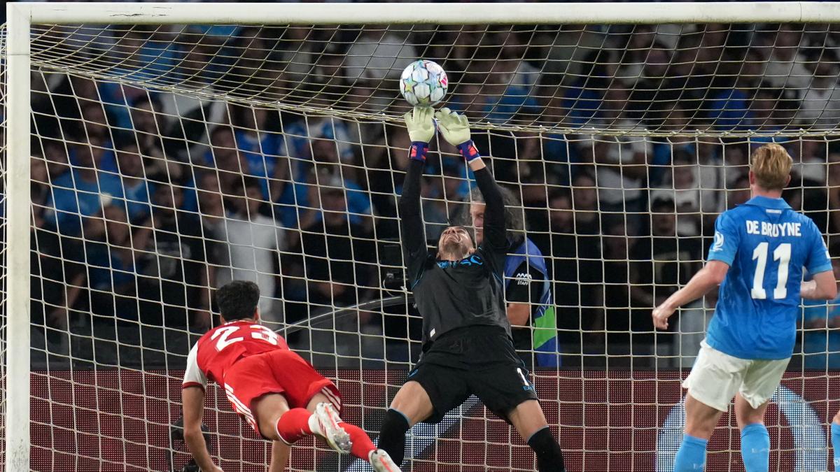 il napoli fa il possibile ma resta la distanza con le grandi di champions da Gazzetta.it il napoli fa il possibile ma resta la distanza con le grandi di champions