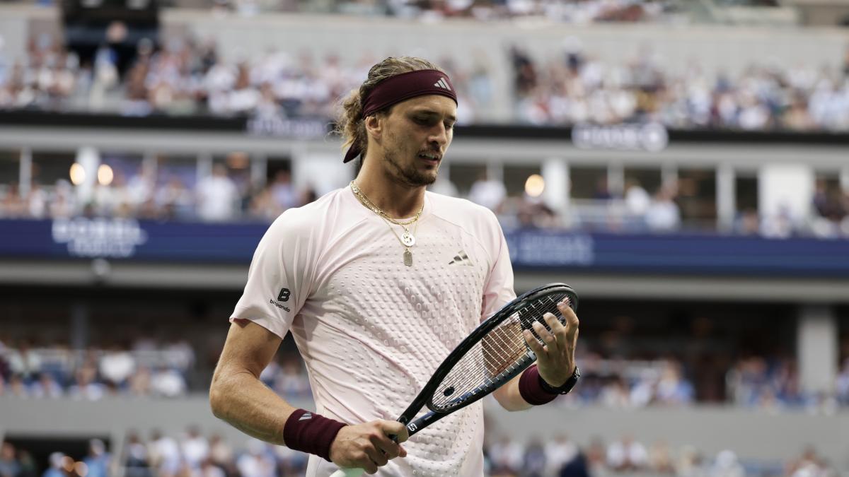 zverev ma che fai chiude la finale con shelton ma chiede le palle per servire e nemmeno esulta da Gazzetta.it zverev ma che fai chiude la finale con shelton ma chiede le palle per servire e nemmeno esulta