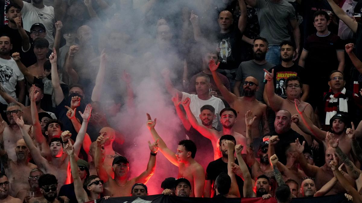 saluti romani e maglie nazi in curva sud 16 daspo per i tifosi giallorossi da Gazzetta.it saluti romani e maglie nazi in curva sud 16 daspo per i tifosi giallorossi
