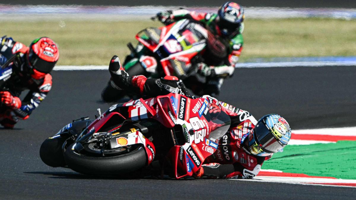 Dovizioso sulla crisi di Bagnaia | Mi fa paura mai vista una situazione del genere E arriva il like di Pecco