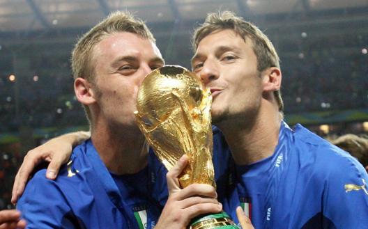 Daniele De Rossi e Francesco Totti a Berlino il 9 luglio 2006 (ANSA)