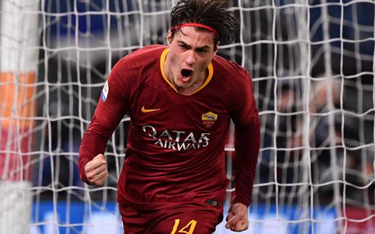 Patrik Schick con la maglia della Roma. Lapresse