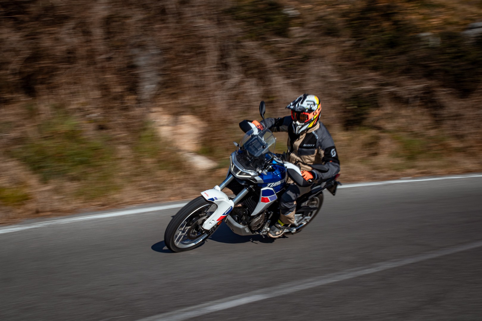 Aprilia Tuareg 660 prova su strada e offroad. Scheda tecnica, prezzo e