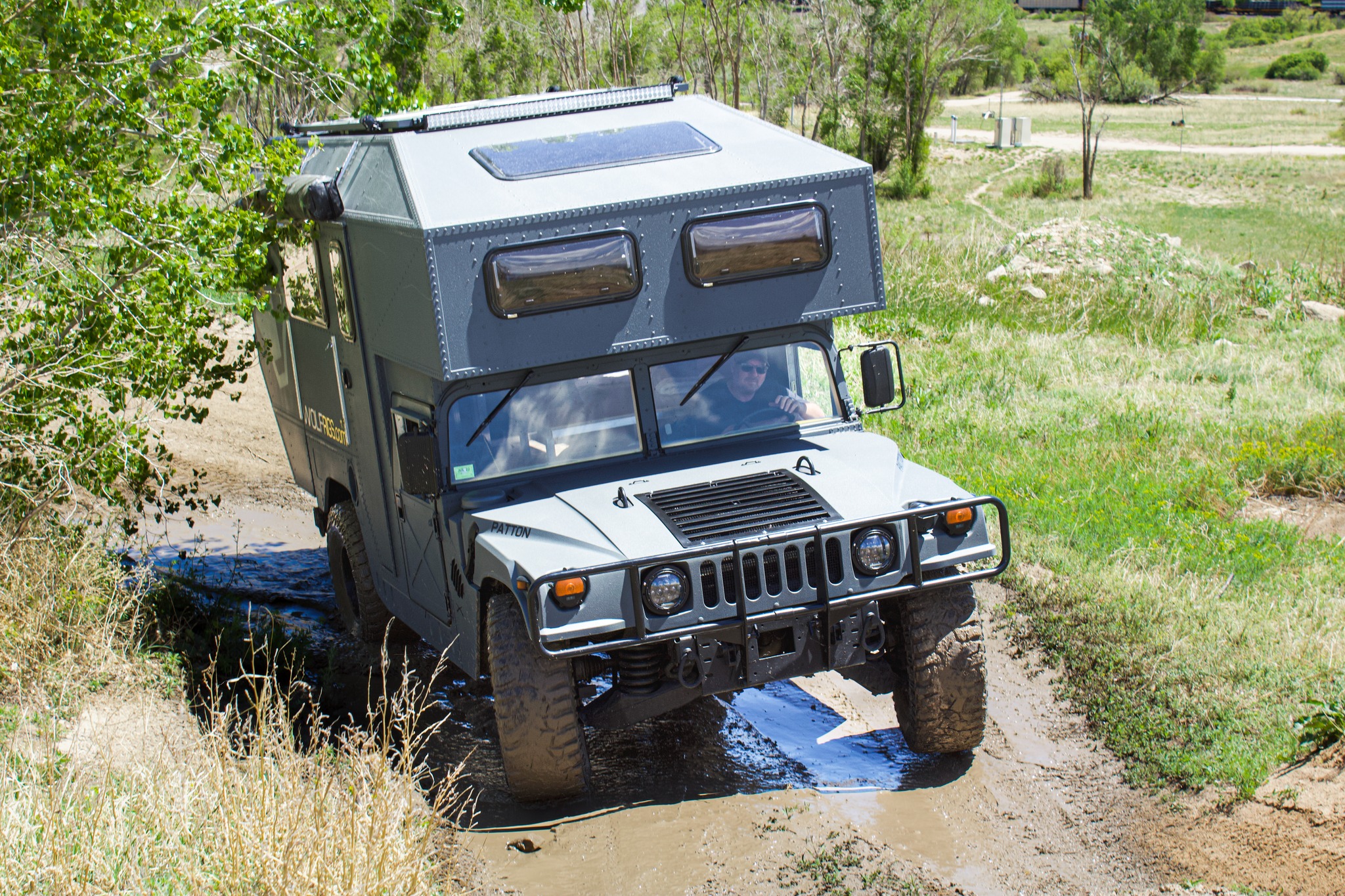 Patton, l'imponente camper di Wolf Rigs realizzato su base Hummer H1 ...