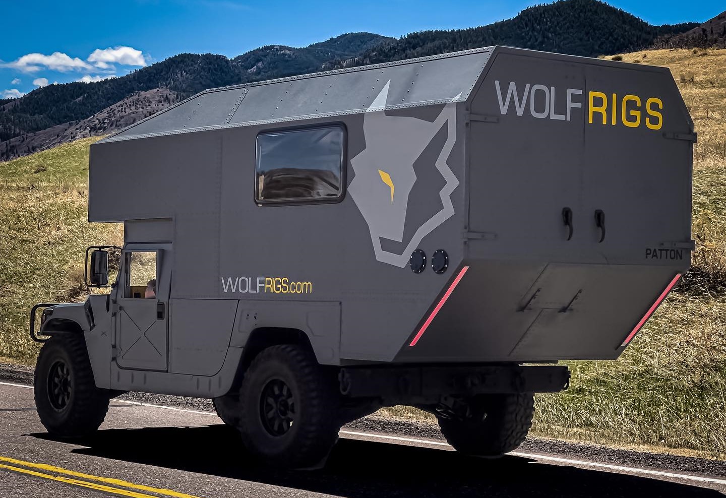 Patton, l'imponente camper di Wolf Rigs realizzato su base Hummer H1 ...