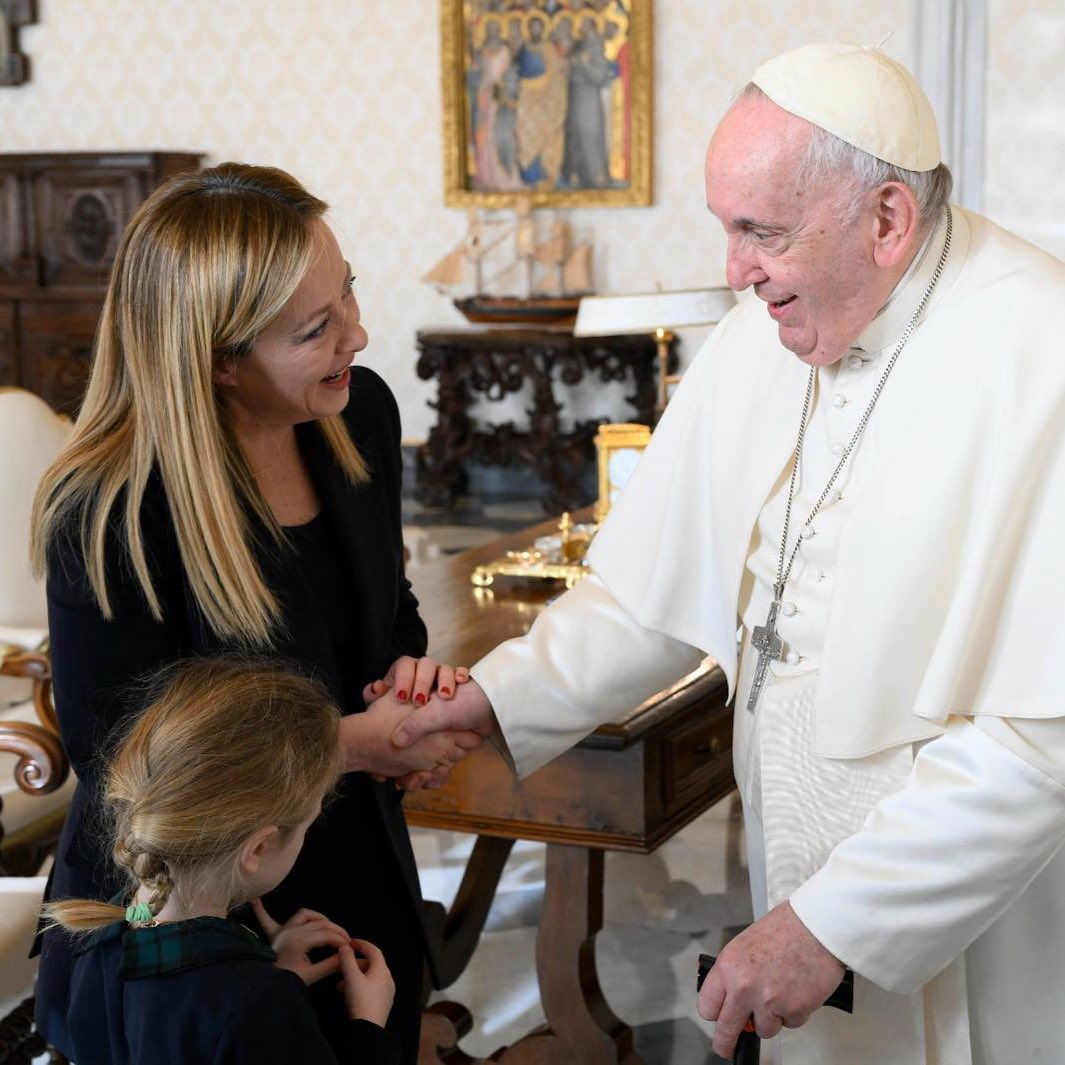 Giorgia Meloni and her daughter Ginevra in audience with Pope Francis - Instagram Giorgia Meloni