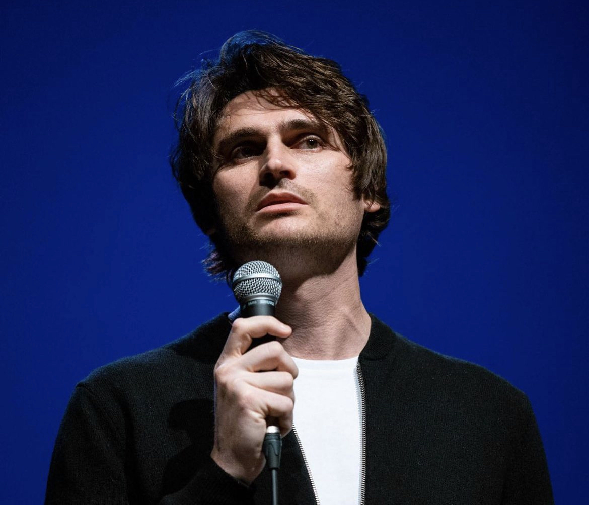 Angelo Duro a Sanremo 2023 monologo dopo mezzanotte, ecco perché