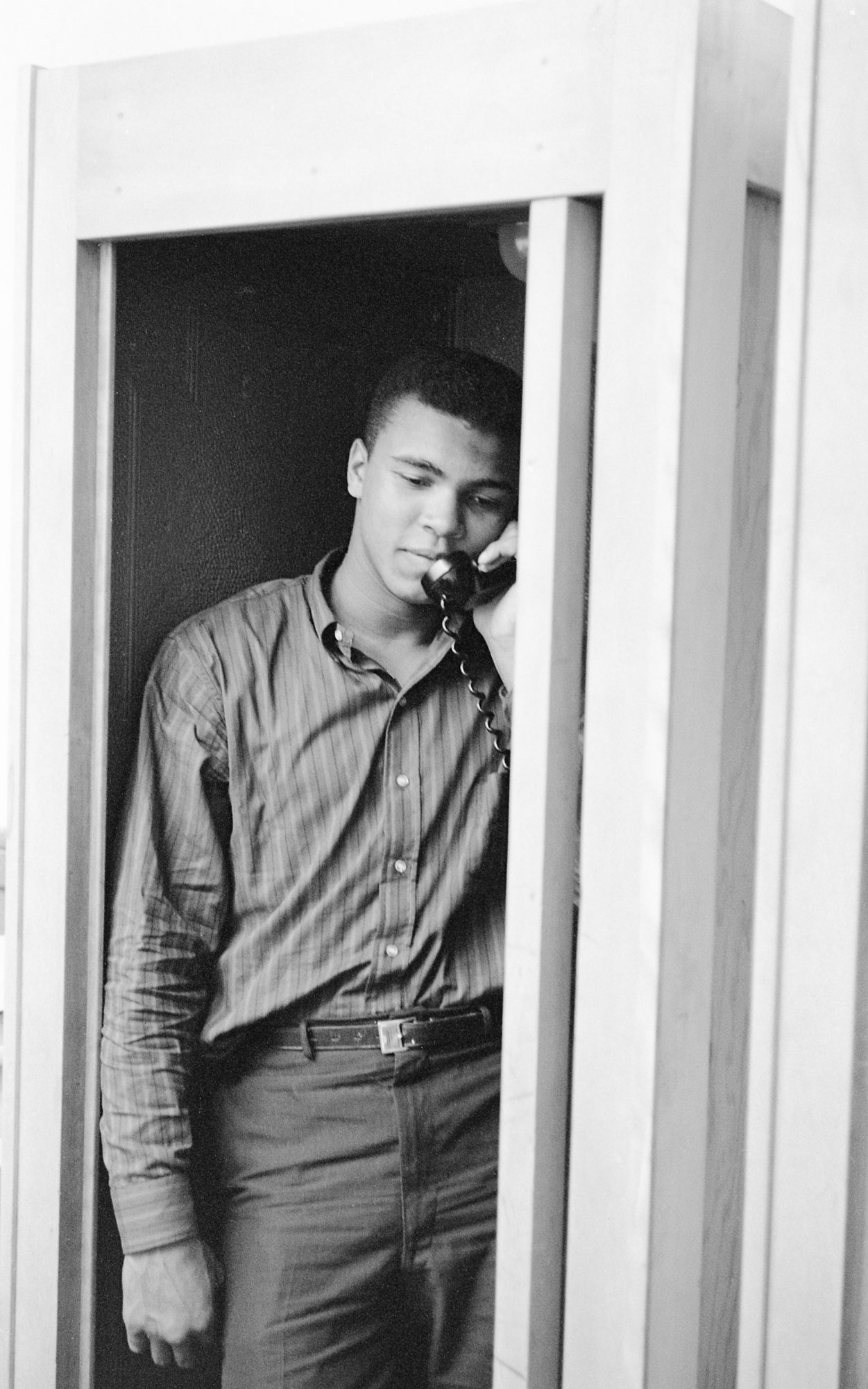 LOS ANGELES, CA - OCTOBER, 1962: Cassius Clay, between training sets talks on the phone at the Main Street Gym preparing for his bout against Archie Moore, October, 1962 in Los Angeles, California. (Photo by Stanley Weston/Getty Images)