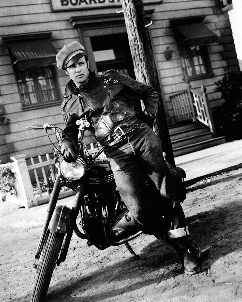 1953: Actor Marlon Brando poses for a portrait for the release of the movie 'The Wild One' which came out in 1953. (Photo by Columbia Pictures/Getty Images)