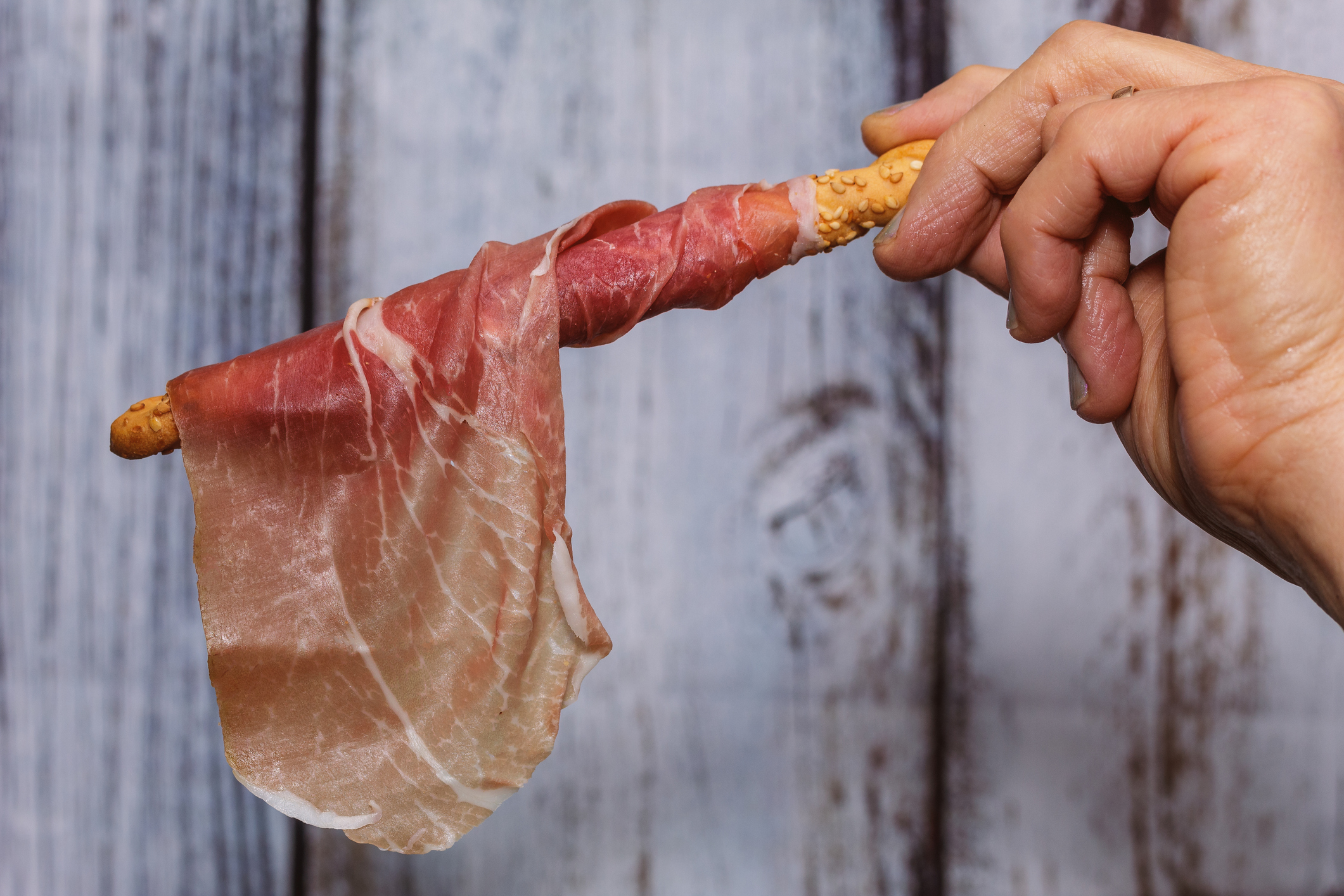 Prosciutto, meglio cotto o crudo? Differenze, valori e proprietà
