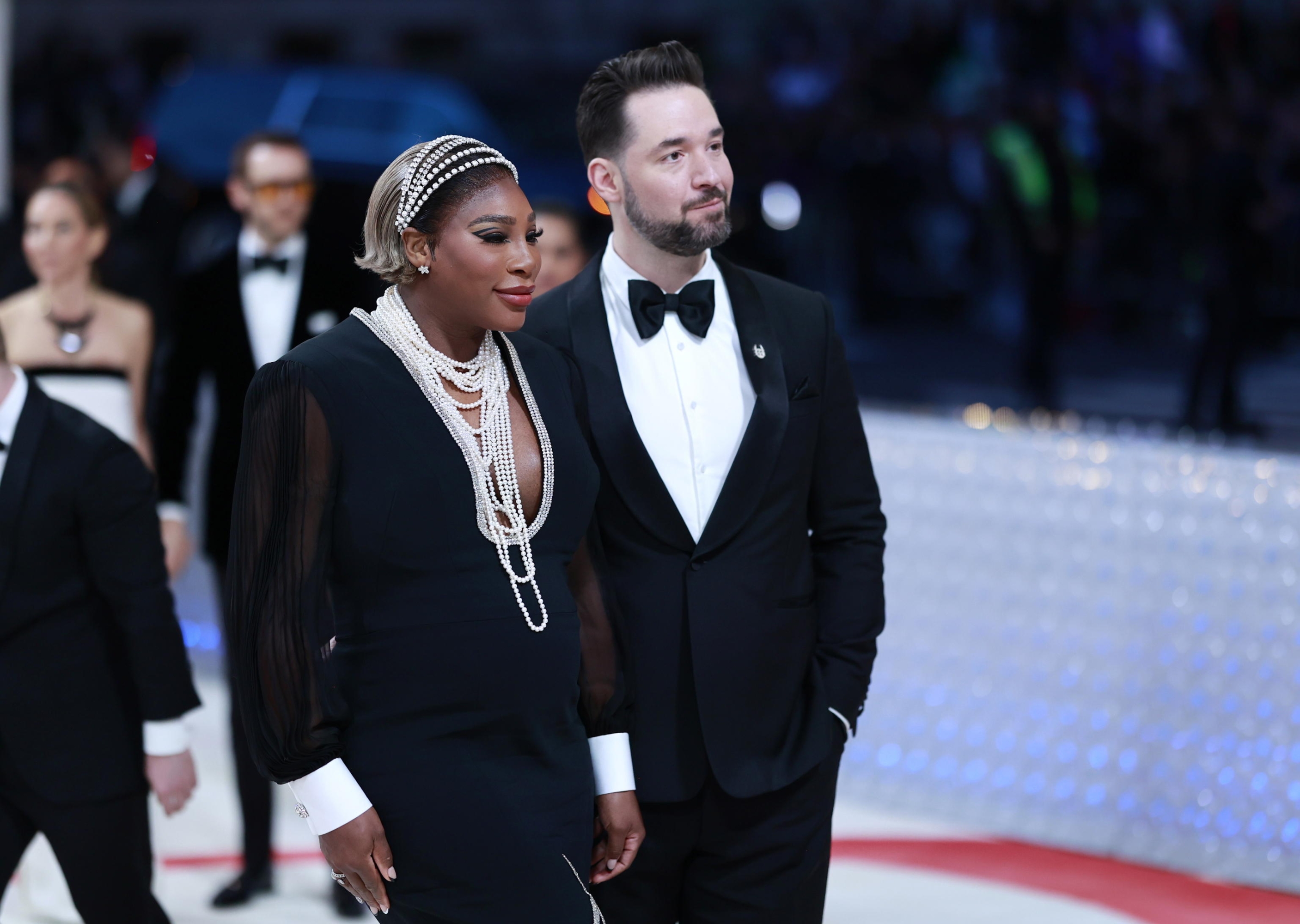 epa10603438 Serena Williams (L) and Alexis Ohanian arrives on the carpet for the 2023 Met Gala, the annual benefit for the Metropolitan Museum of Art's Costume Institute, in New York, New York, USA, 01 May 2023. The theme of this year's event is the Met Costume Institute's exhibition, 'Karl Lagerfeld: A Line of Beauty.'  EPA/JUSTIN LANE