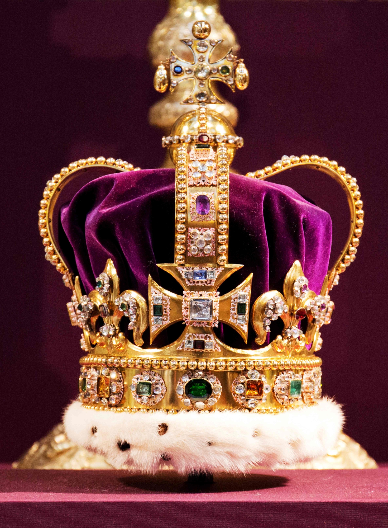 (FILES) A file photo taken on June 4, 2013 shows St Edward's Crown, the crown used in coronations for English and later British monarchs, and one of the senior Crown Jewels of Britain, during a service to celebrate the 60th anniversary of the coronation of Queen Elizabeth II at Westminster Abbey in London. - The coronation of King Charles III will take place on May 6, 2023, Buckingham Palace announced on October 11, 2022. The Crown Jewels will form the centrepiece of King Charles III's coronation, and symbolise the power and history of the British monarchy. (Photo by JACK HILL / POOL / AFP)