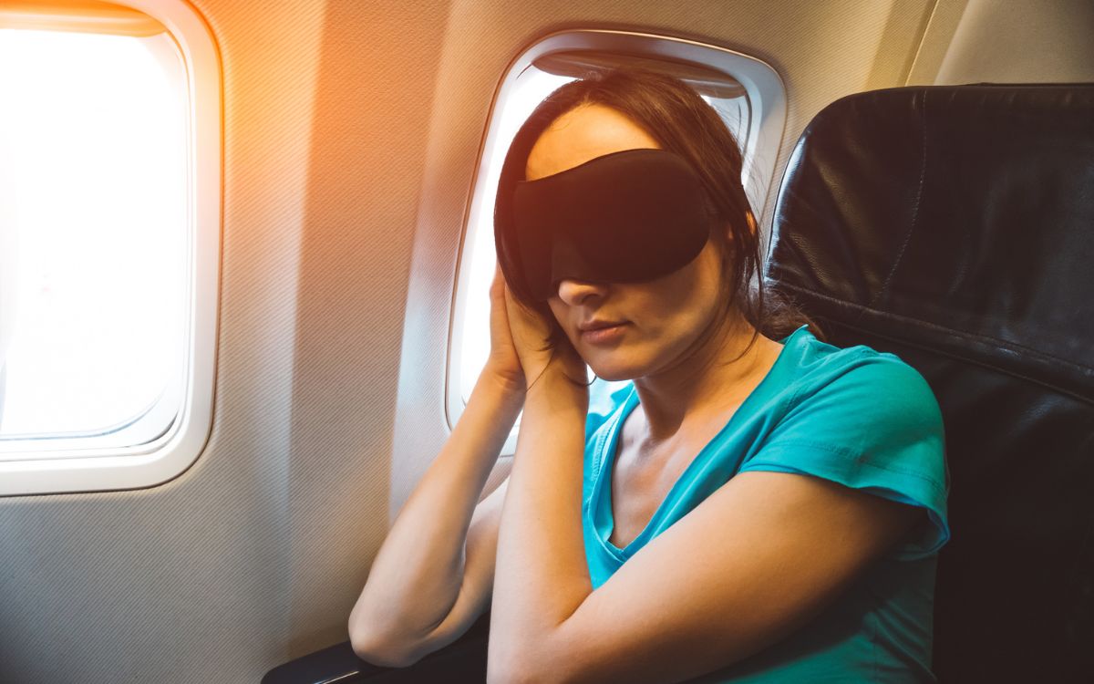 Jet Lag cause e sintomi. I rimedi naturali dopo lunghi voli in aereo