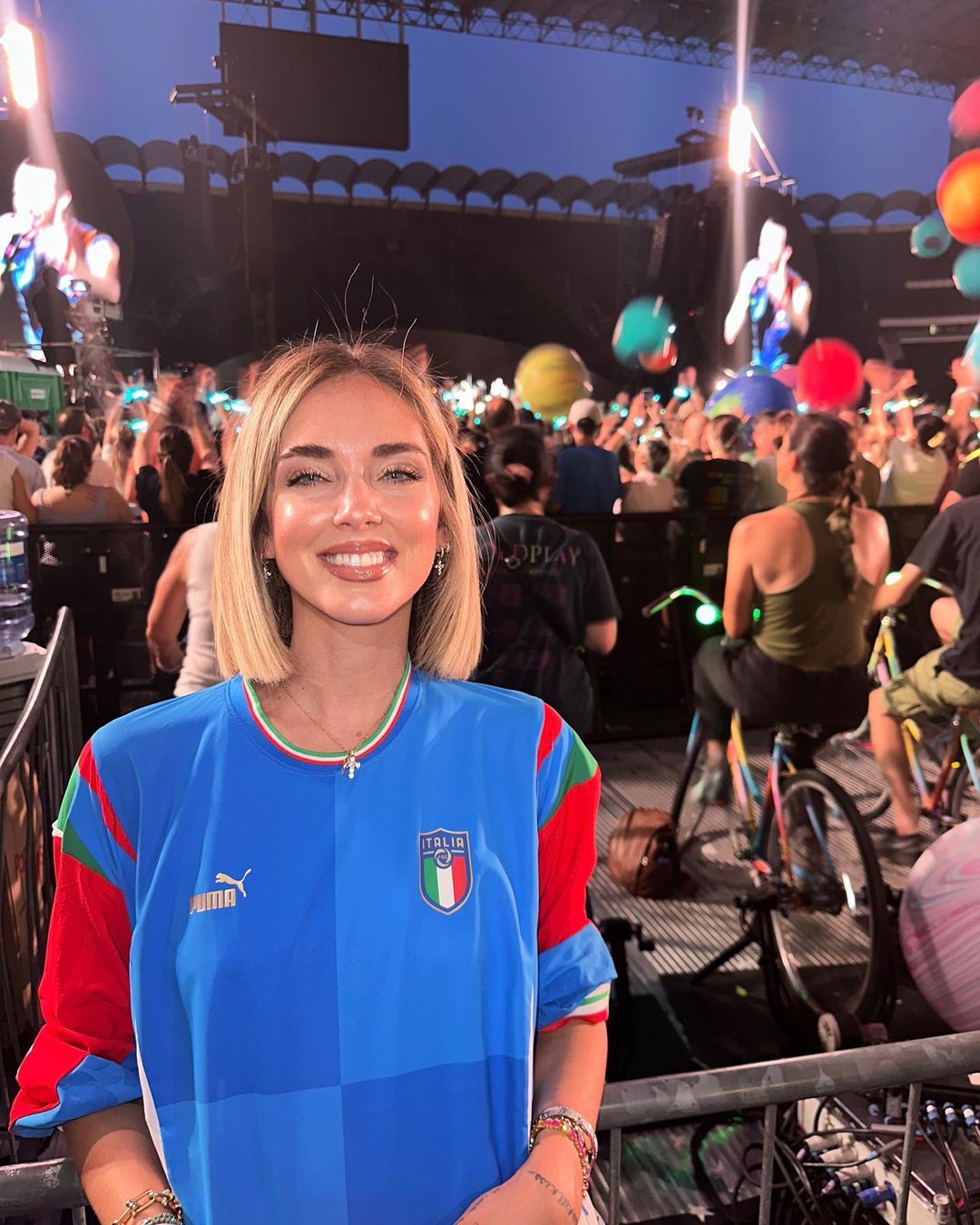 Coldplay, surprise duet with Zucchero at San Siro: Haaland, Chiara Ferragni and Laura Pausini in the audience