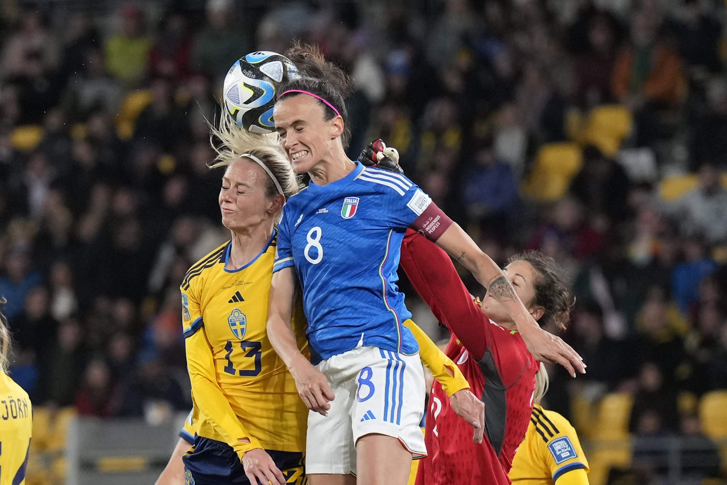 Sweden's Amanda Ilestedt, Italy's Barbara Bonansea and Italy's goalkeeper Francesca Durante fight for the ball during the Women's World Cup Group G soccer match between the Sweden and Italy in Wellington, New Zealand, Saturday, July 29, 2023. (AP Photo/John Cowpland)