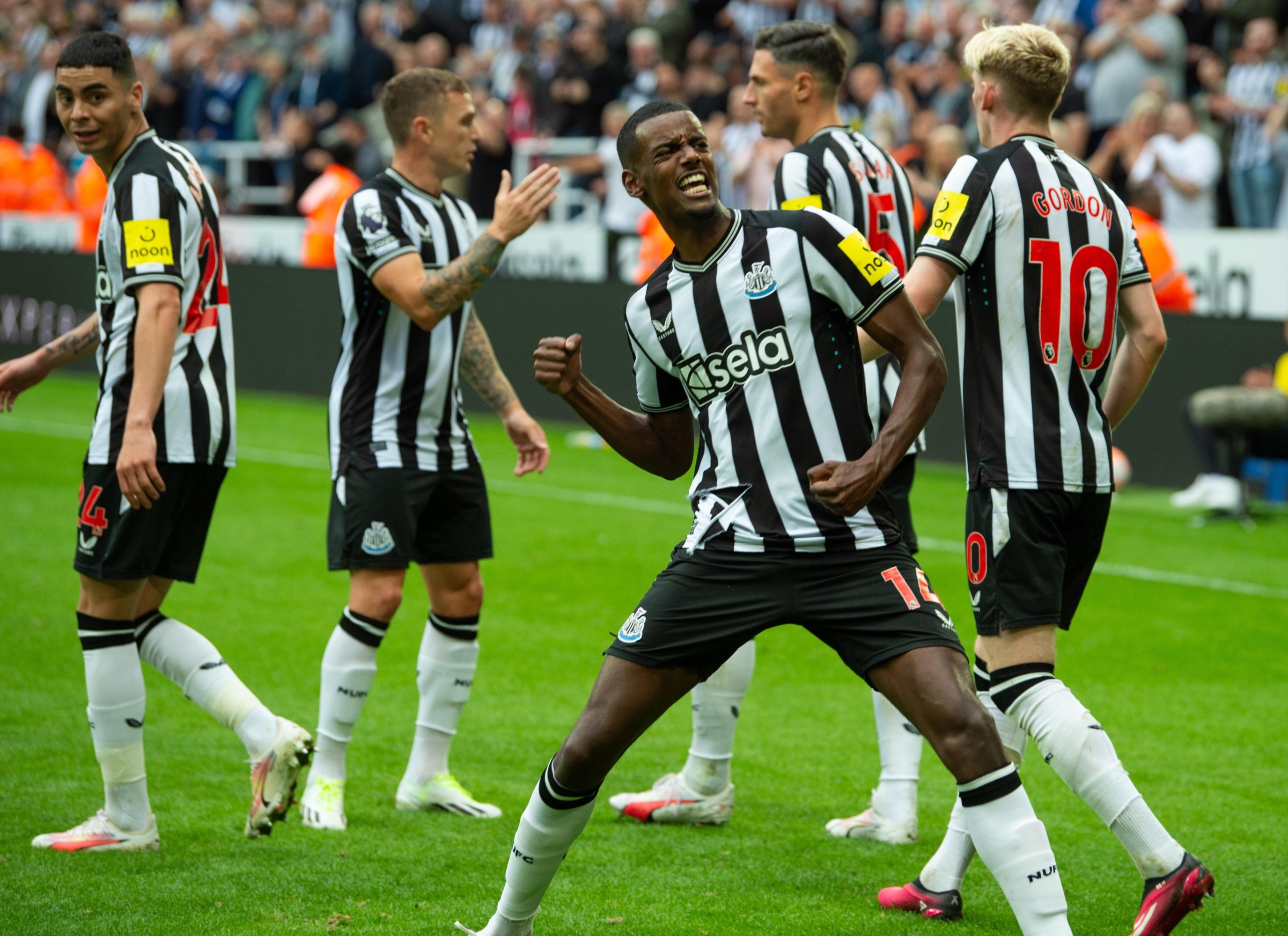 epa10797513 Newcastle's Alexander Isak celebrates after scoring the fourth goal during the English Premier League match between Newcastle United and Aston Villa in Newcastle, Britain, 12 August 2023.  EPA/PETER POWELL EDITORIAL USE ONLY. No use with unauthorized audio, video, data, fixture lists, club/league logos or 'live' services. Online in-match use limited to 120 images, no video emulation. No use in betting, games or single club/league/player publications