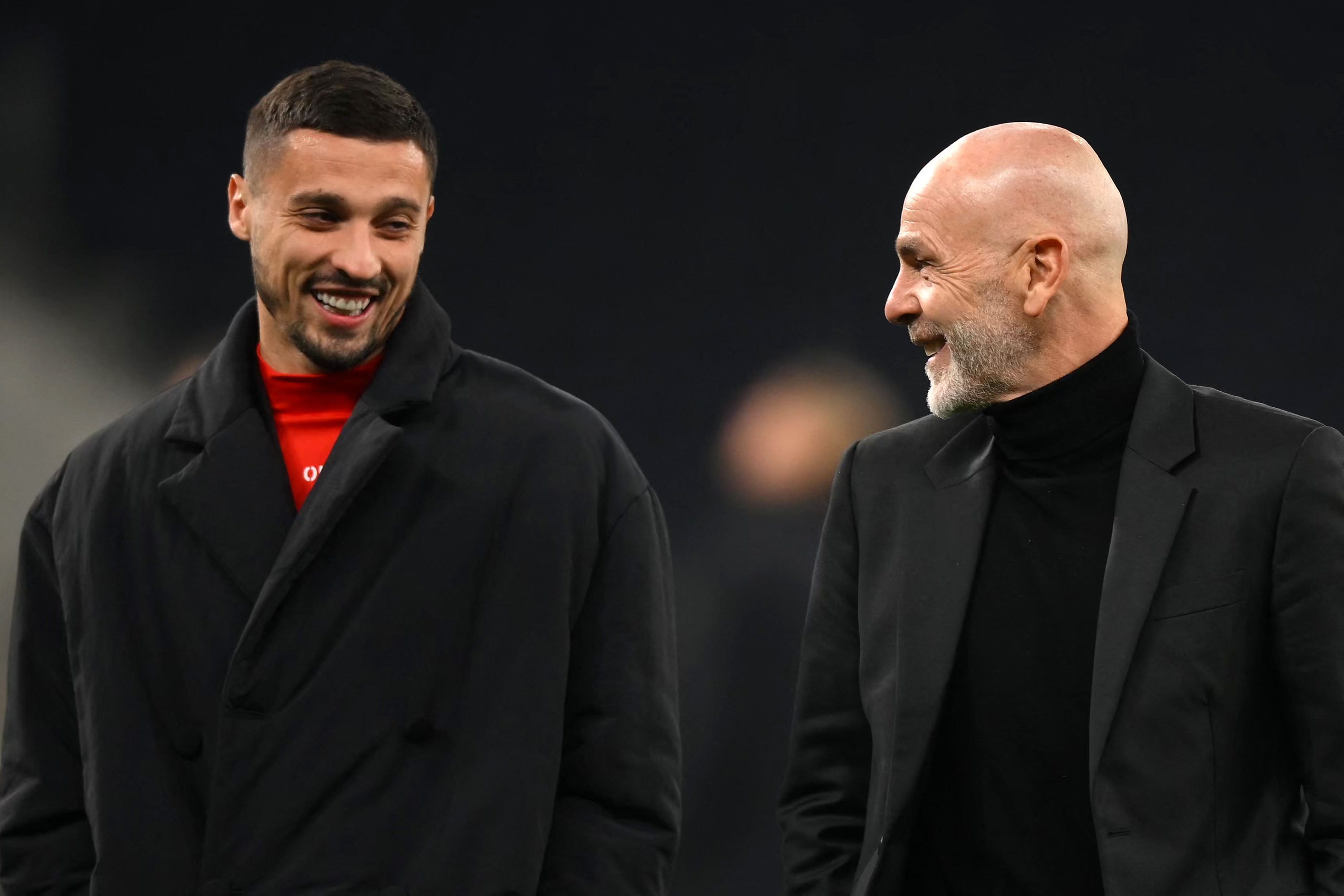 AC Milan's Bosnian midfielder Rade Krunic (L) talks with AC Milan's Italian coach Stefano Pioli as they walk on the pitch at Tottenham Hotspur Stadium in London, on March 7, 2023, on the eve of their UEFA Champions League round of 16 second-leg football match against AC Milan. (Photo by Daniel LEAL / AFP)