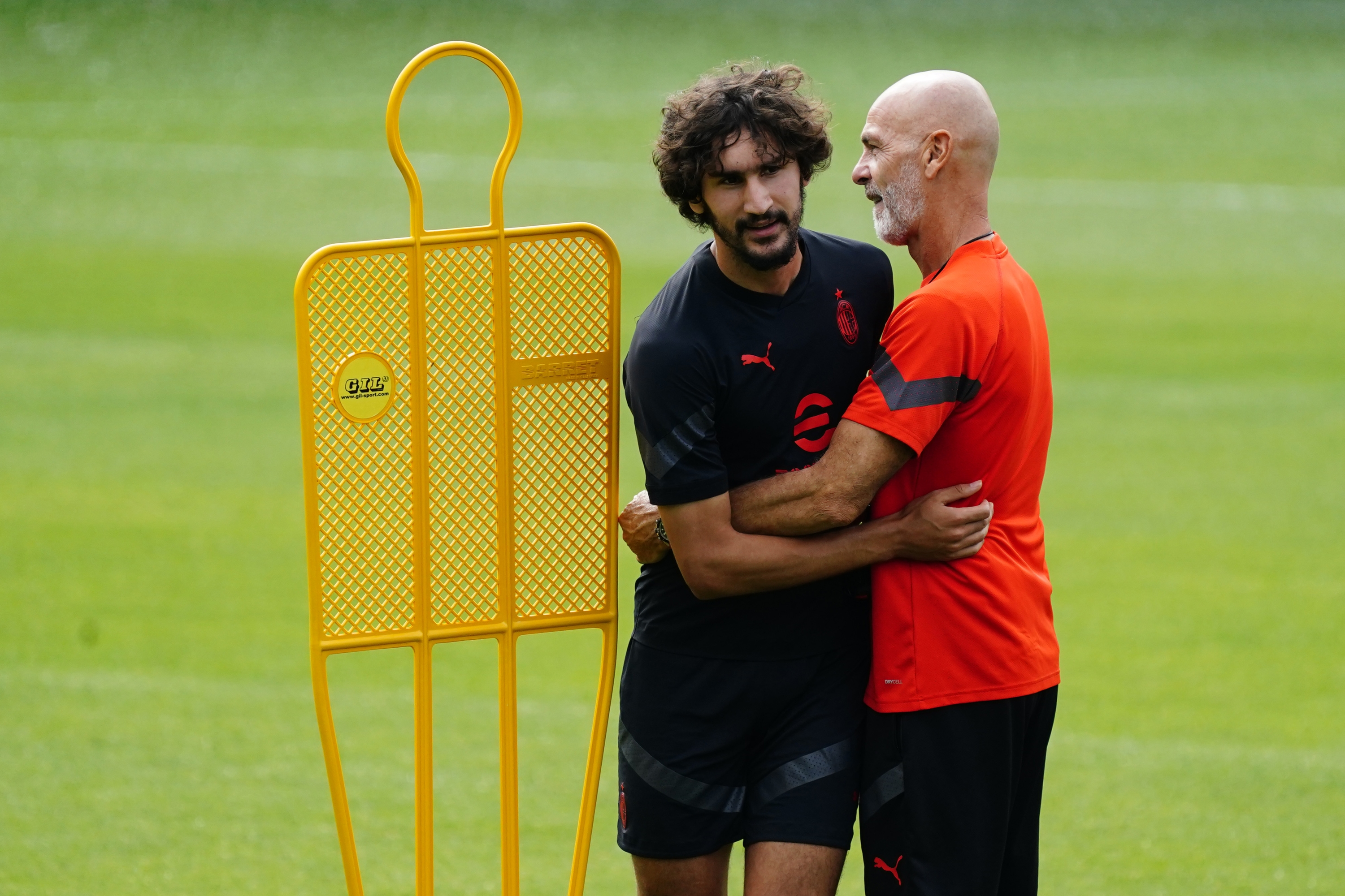 CAIRATE, ITALY - AUGUST 31: Head Coach Stefano Pioli embraces Yacine Adli during an AC Milan at Milanello on August 31, 2022 in Cairate, Italy. (Photo by Pier Marco Tacca/AC Milan via Getty Images)