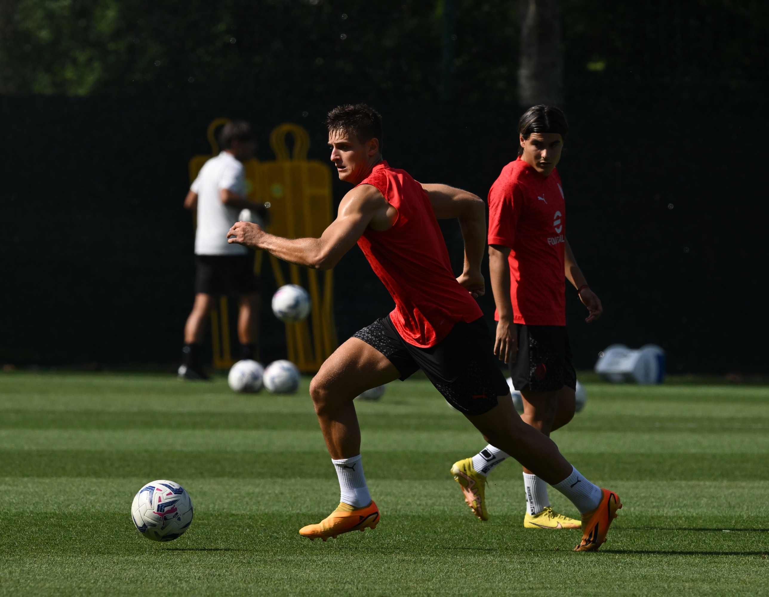 CAIRATE, ITALY - AUGUST 24: Lorenzo Colombo of AC Milan in action during AC Milan training session at Milanello on August 24, 2023 in Cairate, Italy. (Photo by Claudio Villa/AC Milan via Getty Images)