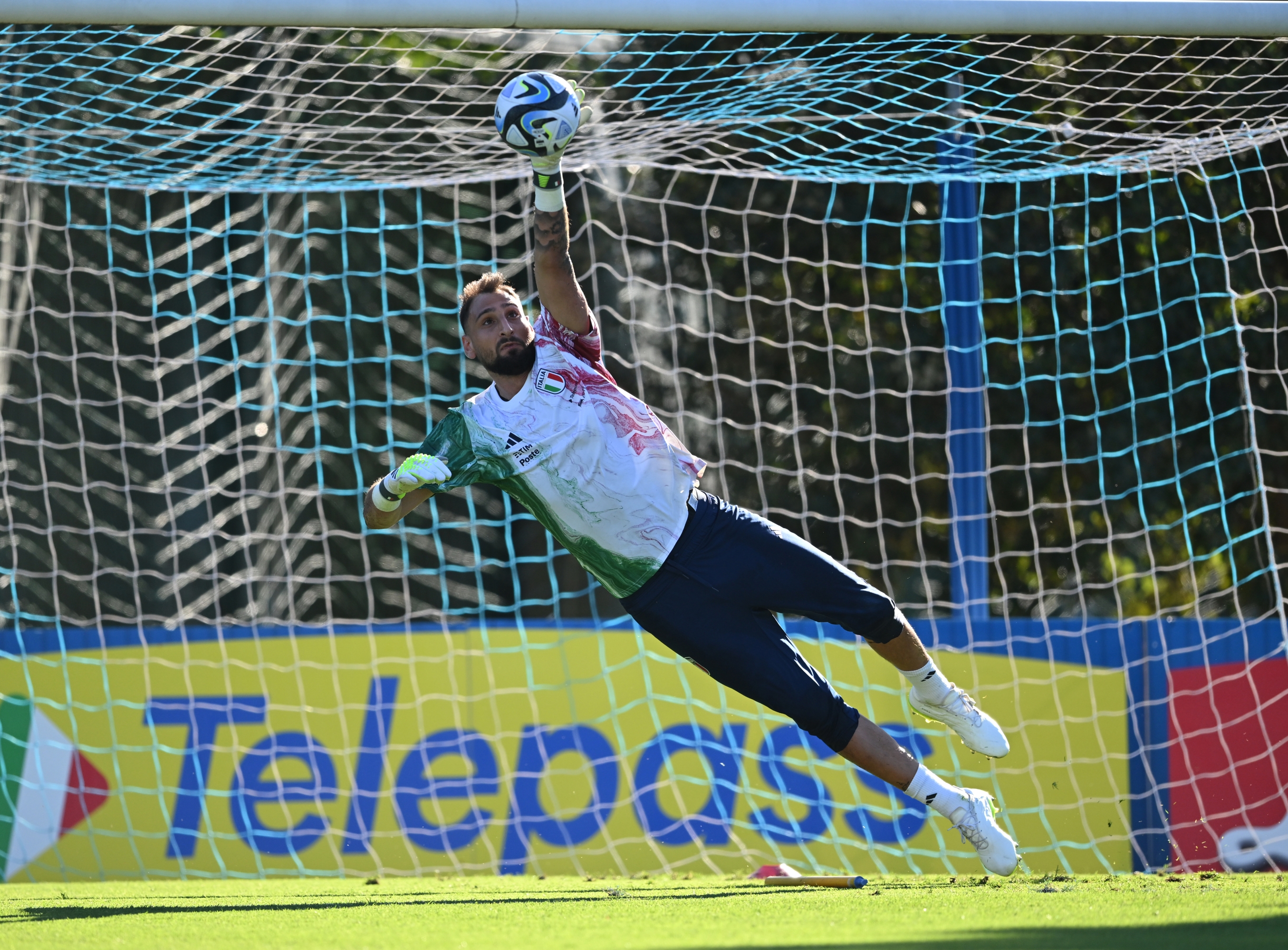 FLORENCE, ITALY - SEPTEMBER 06: Gianluigi Donnarumma of Italy in action during a Italy training session at Centro Tecnico Federale di Coverciano on September 06, 2023 in Florence, Italy. (Photo by Claudio Villa/Getty Images)