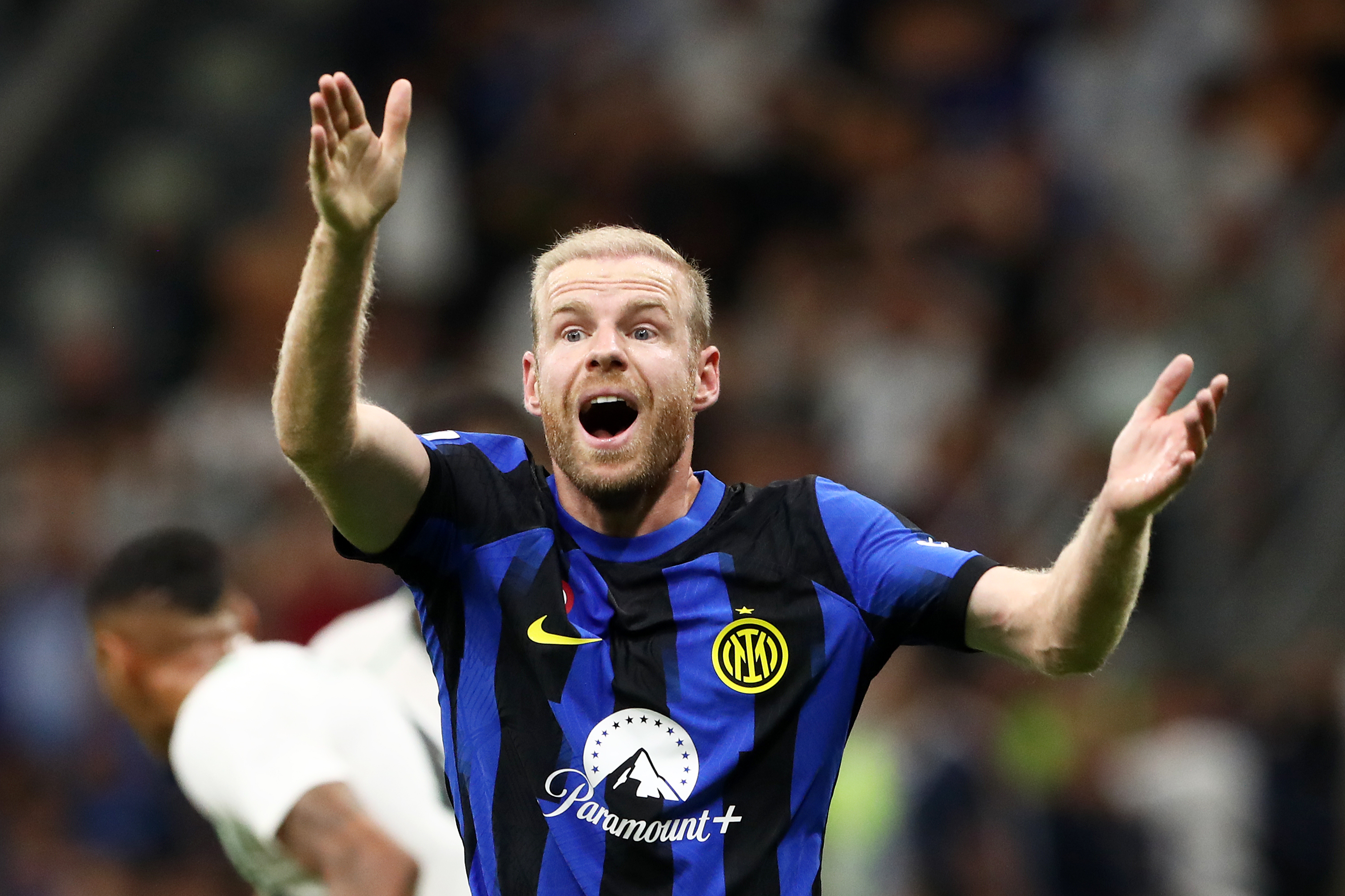 MILAN, ITALY - SEPTEMBER 27: Davy Klaassen of Inter Milan reacts during the Serie A TIM match between FC Internazionale and US Sassuolo at Stadio Giuseppe Meazza on September 27, 2023 in Milan, Italy. (Photo by Marco Luzzani/Getty Images)