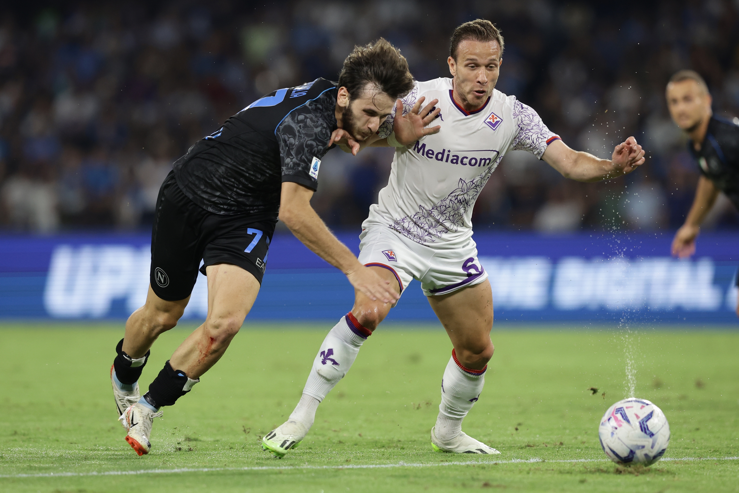 Foto Alessandro Garofalo/LaPresse 08 ottobre 2023 Napoli, Italia sport calcio Napoli vs Fiorentina  - Campionato di calcio Serie A TIM 2023/2024 - stadio Diego Armando Maradona Nella foto: Khvicha Kvaratskhelia (SSC Napoli);Arthur Melo (ACF Fiorentina);  October 08 , 2023 Naples, Italy sport soccer  Napoli vs Fiorentina - Italian Football Championship League A TIM 2023/2024 - Diego Armando Maradona stadium. In the pic: Khvicha Kvaratskhelia (SSC Napoli); Arthur Melo (ACF Fiorentina);