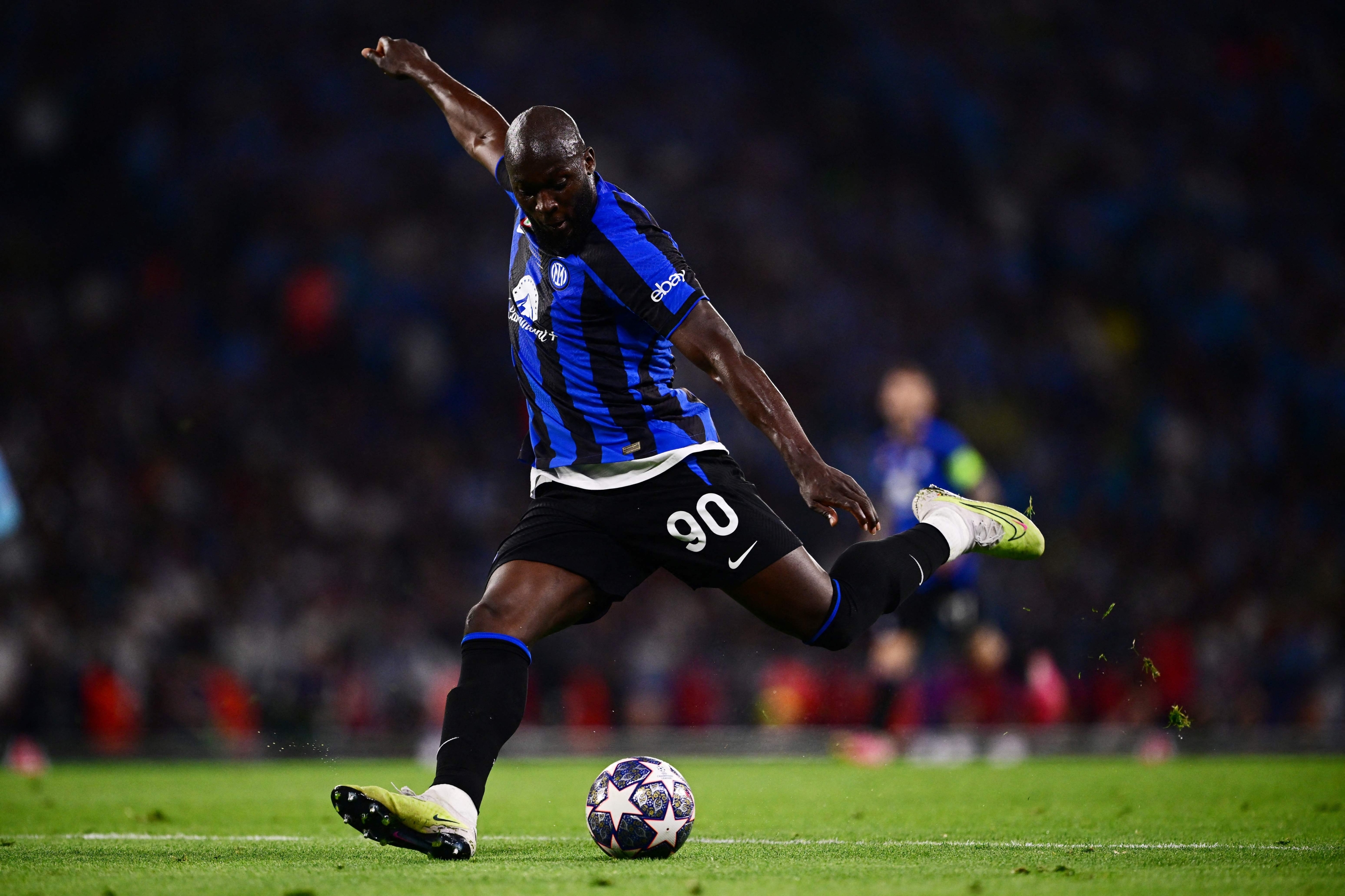 (FILES) Inter Milan's Belgian forward #90 Romelu Lukaku attempts a shot during the UEFA Champions League final football match between Inter Milan and Manchester City at the Ataturk Olympic Stadium in Istanbul, on June 10, 2023. Chelsea have agreed to loan of Belgian international striker Romelu Lukaku to Serie A side Roma, Gazzetta dello Sport reported on August 28, 2023. Lukaku returned to Chelsea in 2021 for 115 million euros from Inter Milan. He first joined Chelsea in 2011 and left for Everton in 2014 before moving on to Manchester United and Inter. Lukaku, 30, spent last season on loan in Italy, back at Inter, scoring 14 goals. (Photo by Marco BERTORELLO / AFP)