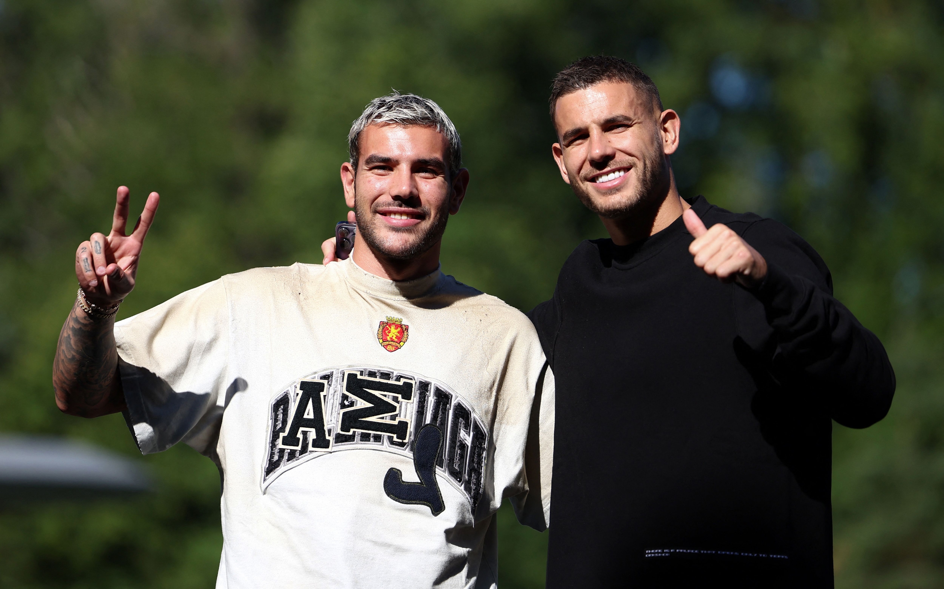 Fance's defender Theo Hernandez (L) and France's defender Lucas Hernandez give thumbs up as they arrive in Clairefontaine-en-Yvelines on September 4, 2023 as part of the team's preparation for upcoming UEFA Euro 2024 football tournament qualifying matches. France will play against Ireland on September 7, 2023, in the Group B of Euro 2024 qualifiers. (Photo by FRANCK FIFE / AFP)