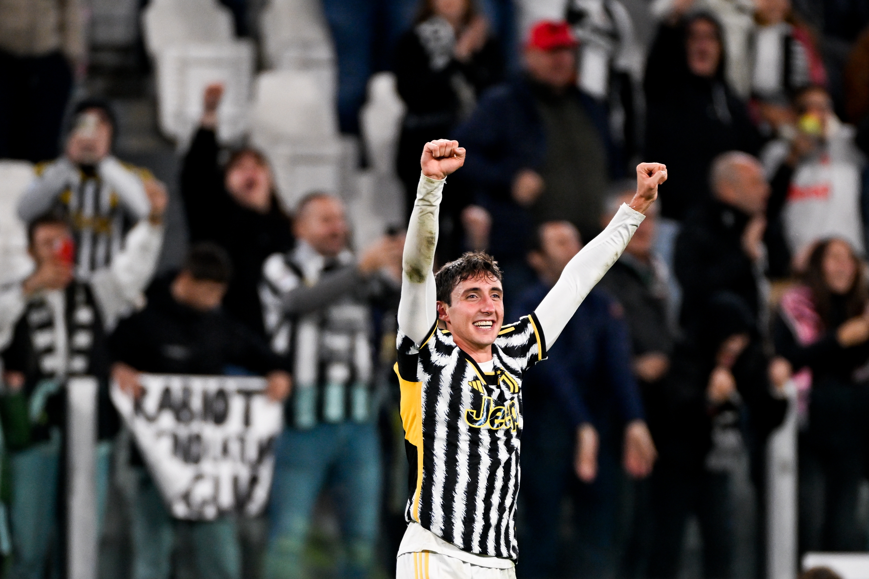 TURIN, ITALY - OCTOBER 28: Andrea Cambiaso of Juventus celebrates after scoring his team's first goal duringthe Serie A TIM match between Juventus and Hellas Verona FC at Allianz Stadium on October 28, 2023 in Turin, Italy. (Photo by Daniele Badolato - Juventus FC/Juventus FC via Getty Images)