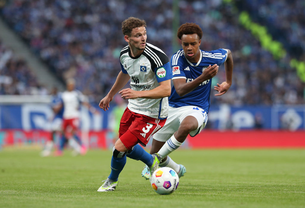 HAMBURG, GERMANY - JULY 28: (L-R) Moritz Heyer of Hamburger SV is challenged by Assan Ouedraogo of FC Schalke 04 during the Second Bundesliga match between Hamburger SV and FC Schalke 04 at Volksparkstadion on July 28, 2023 in Hamburg, Germany. (Photo by Cathrin Mueller/Getty Images)