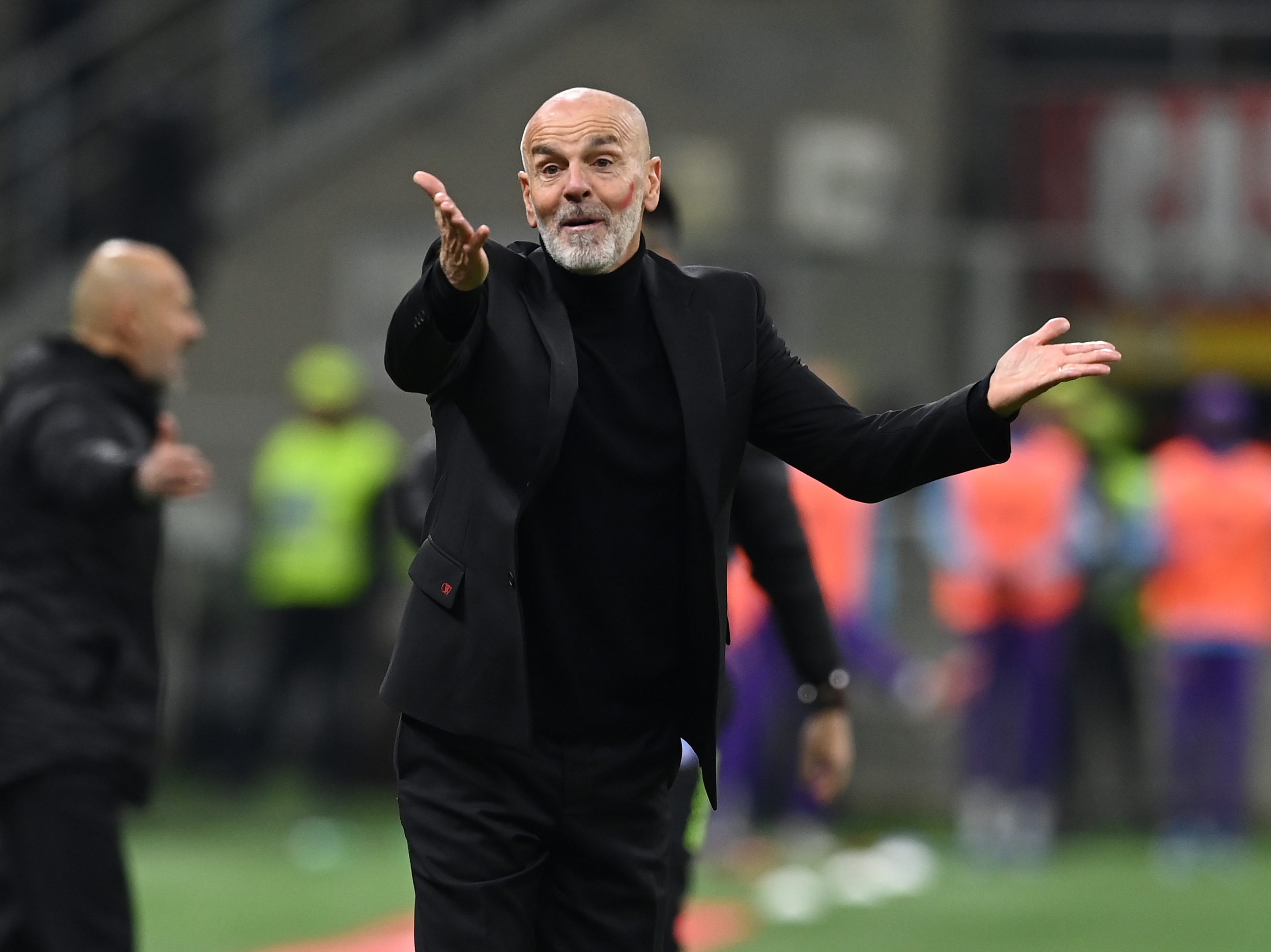 MILAN, ITALY - NOVEMBER 25:  Head coach of AC Milan Stefano Pioli reacts during the Serie A TIM match between AC Milan and ACF Fiorentina at Stadio Giuseppe Meazza on November 25, 2023 in Milan, Italy. (Photo by Claudio Villa/AC Milan via Getty Images)