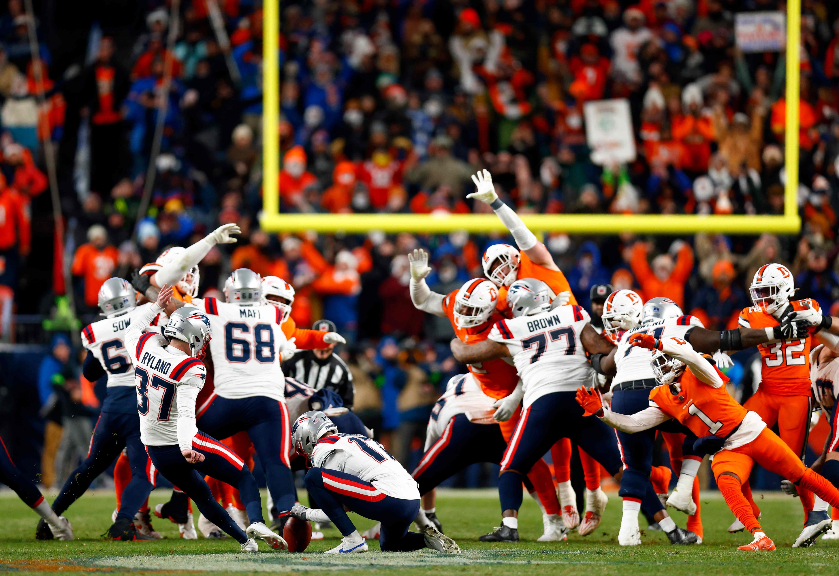 DENVER, COLORADO - DECEMBER 24: Place kicker Chad Ryland #37 of the New England Patriots kicks a field goal late in the 4th quarter during the game against the Denver Broncos at Empower Field At Mile High on December 24, 2023 in Denver, Colorado.   Justin Edmonds/Getty Images/AFP (Photo by Justin Edmonds / GETTY IMAGES NORTH AMERICA / Getty Images via AFP)