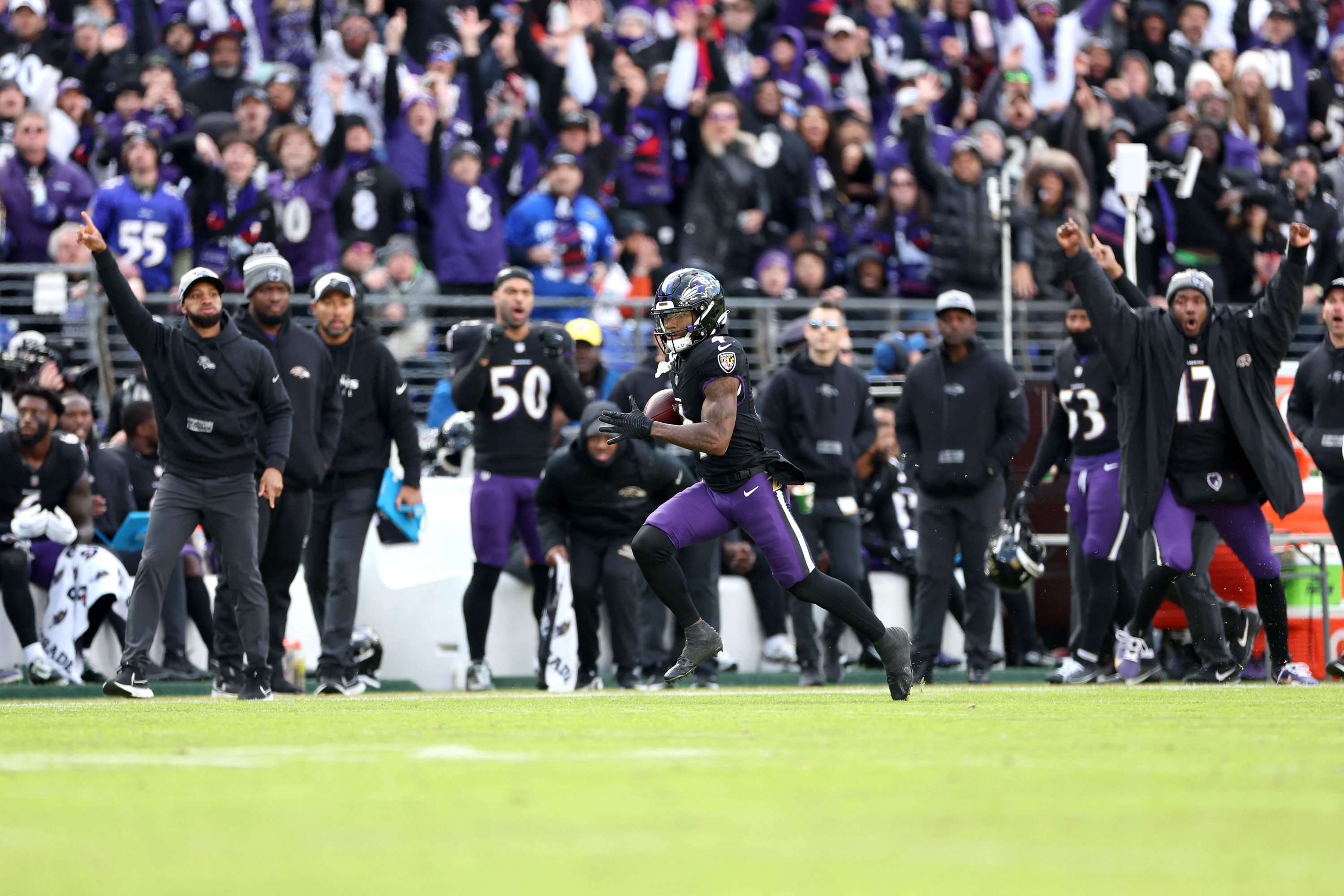 BALTIMORE, MARYLAND - DECEMBER 31: Wide receiver Zay Flowers #4 of the Baltimore Ravens runs for a touchdown after catching a pass against the Miami Dolphins at M&T Bank Stadium on December 31, 2023 in Baltimore, Maryland.   Rob Carr/Getty Images/AFP (Photo by Rob Carr / GETTY IMAGES NORTH AMERICA / Getty Images via AFP)