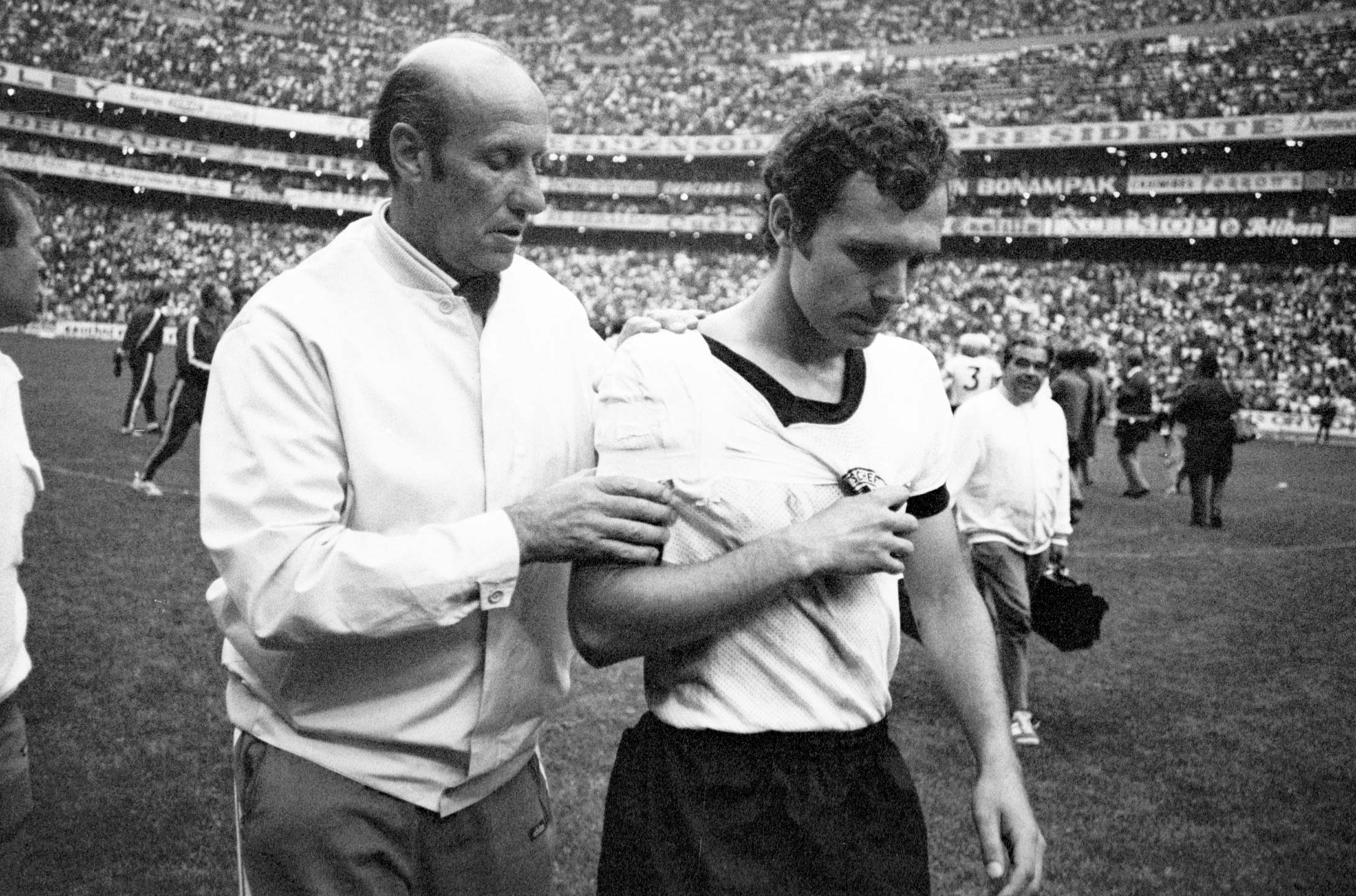 Helmut SCHOEN accompanies Franz BECKENBAUER, Germany, off the pitch after the match. (Photo by SVEN SIMON / picture-alliance / dpa Picture-Alliance via AFP)