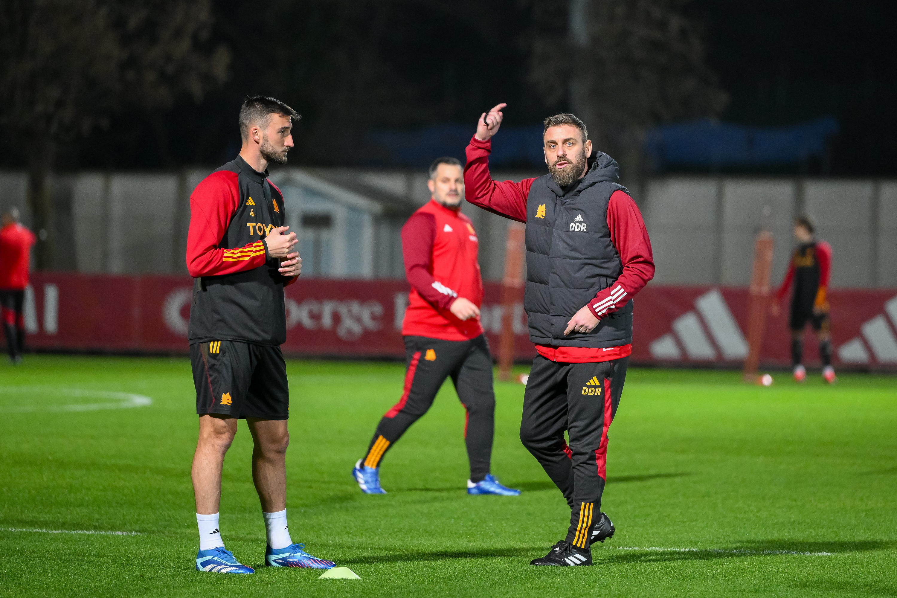 ROME, ITALY - JANUARY 16: Daniele De Rossi leads the first training session during his first day as AS Roma coach at Centro Sportivo Fulvio Bernardini on January 16, 2024 in Rome, Italy. (Photo by Fabio Rossi/AS Roma via Getty Images)