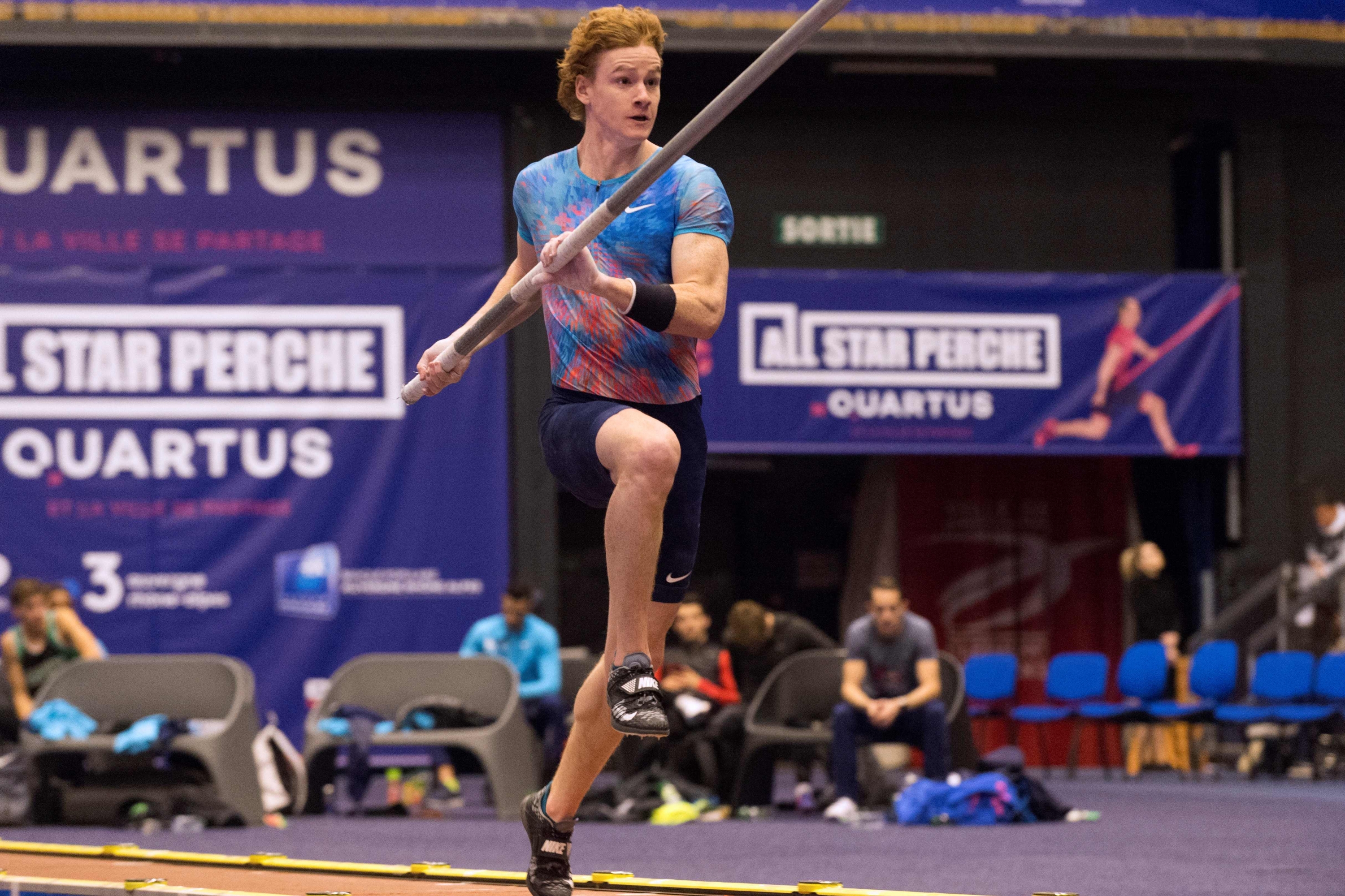 (FILES) Canadian pole vaulter Shawn Barber performs during the All Star Perche international athletics indoor meeting at the Maison des Sports (House of Sports) in Clermont Ferrand, on February 25, 2018. Former world pole vault champion Shawn Barber of Canada has died at age 29 at his home in Texas, his agent announced on January 18, 2024. (Photo by Thierry Zoccolan / AFP)