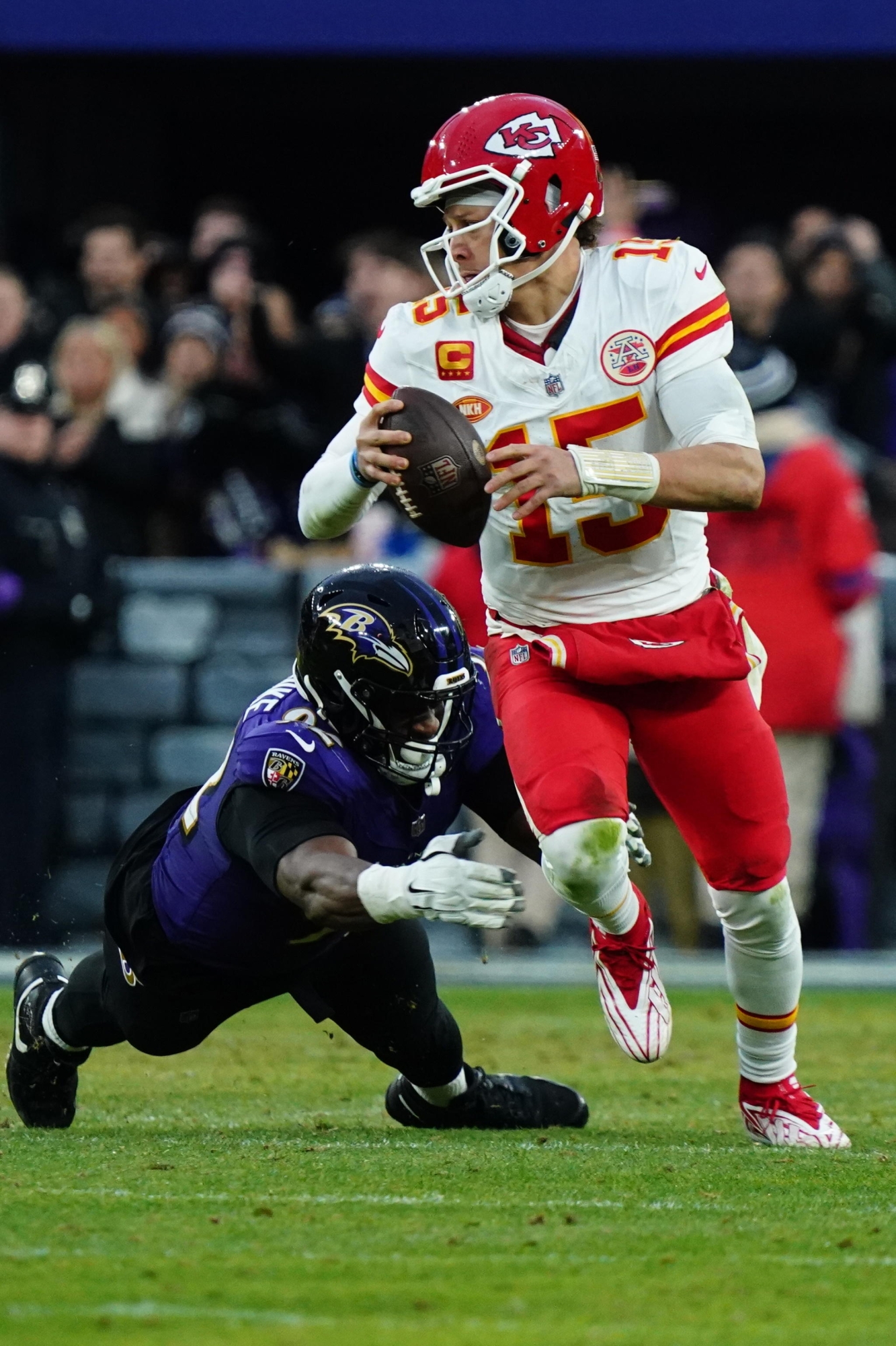 epaselect epa11111687 Kansas City Chiefs quarterback Patrick Mahomes (R) eludes a tackle by Baltimore Ravens defensive tackle Justin Madubuike (L) during the first half of the AFC conference championship game between the Baltimore Ravens and the Kansas City Chiefs in Baltimore, Maryland, USA, 28 January 2024. The winner of the AFC conference championship game will face the winner of the NFC conference championship game between the San Francisco 49ers and the Detroit Lions to advance to the Super Bowl LVIII in Las Vegas, Nevada, on 11 February 2024.  EPA/SHAWN THEW