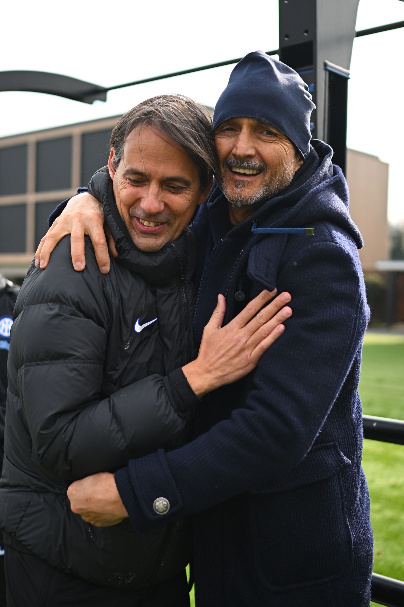 COMO, ITALY - FEBRUARY 07: Head Coach Simone Inzaghi of FC Internazionale meets Luciano Spalletti at the FC Internazionale training session at the club's training ground Suning Training Center  on February 07, 2024 in Como, Italy. (Photo by Mattia Ozbot - Inter/Inter via Getty Images)