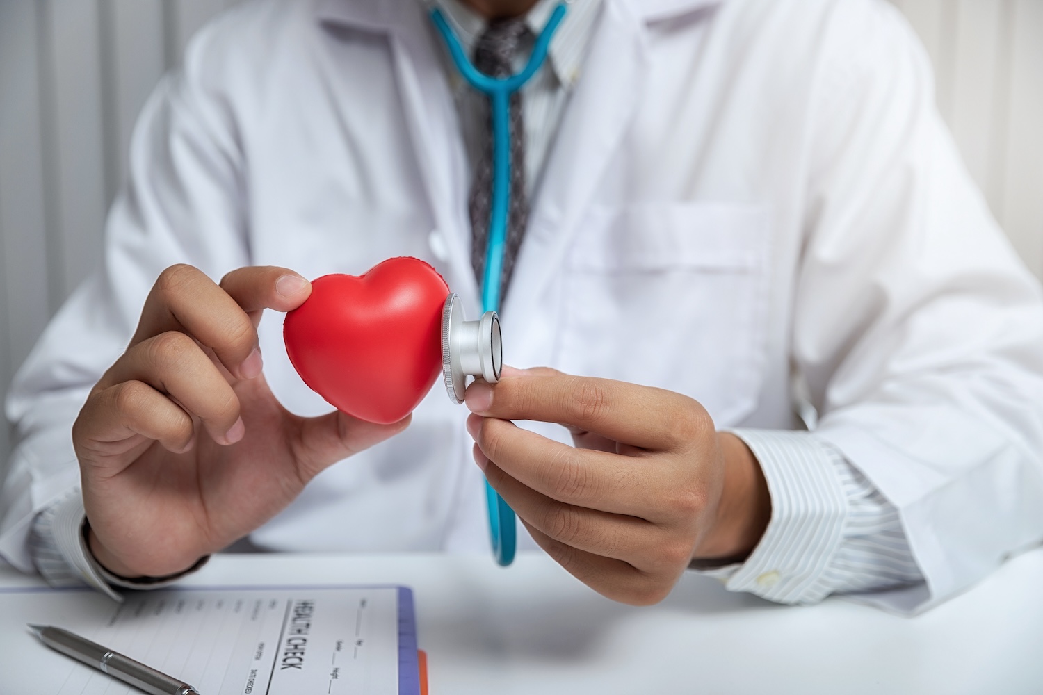 Attacco cardiaco: come capire se sei a rischio e quali precauzioni prendere