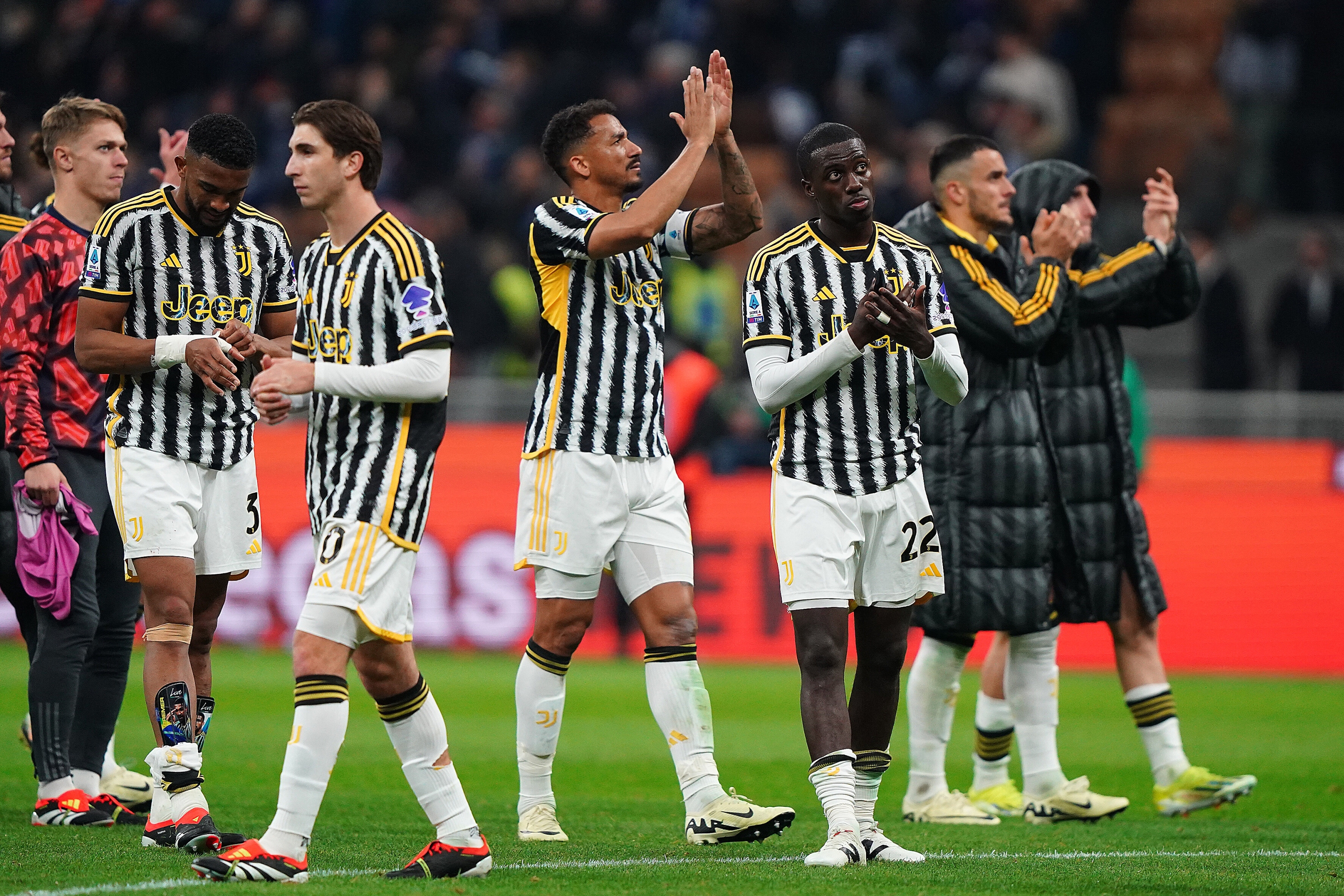 Foto Spada/LaPresse 04 Febbraio 2024 Milano (Italia) sport, calcio - Inter vs Juventus - Campionato italiano di calcio Serie A TIM 2023/2024 - Stadio San Siro. Nella foto: la delusione dei giocatori della Juve a fine gara  Fabio Miretti (Juventus FC);  , Bremer, Timothy Weah (Juventus FC); 

February 04, 2024 Milan (Italy) sport, calcio - Inter vs Juventus - Italian Serie A Football Championship 2023/2024 - San Siro Stadium. In the pic: juventus's players delusion after the match   Fabio Miretti (Juventus FC);  , Bremer , Timothy Weah (Juventus FC);