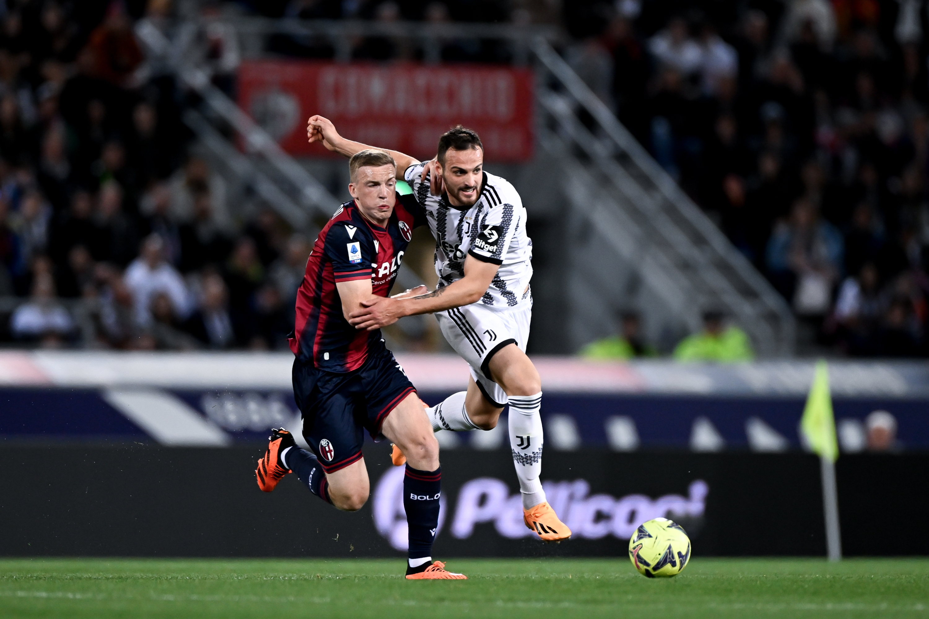 BOLOGNA, ITALY - APRIL 30: Federico Gatti of Juventus battles for the ball with Lewis Ferguson of Bologna FC during the Serie A match between Bologna FC and Juventus at Stadio Renato Dall'Ara on April 30, 2023 in Bologna, Italy. (Photo by Daniele Badolato - Juventus FC/Juventus FC via Getty Images)
