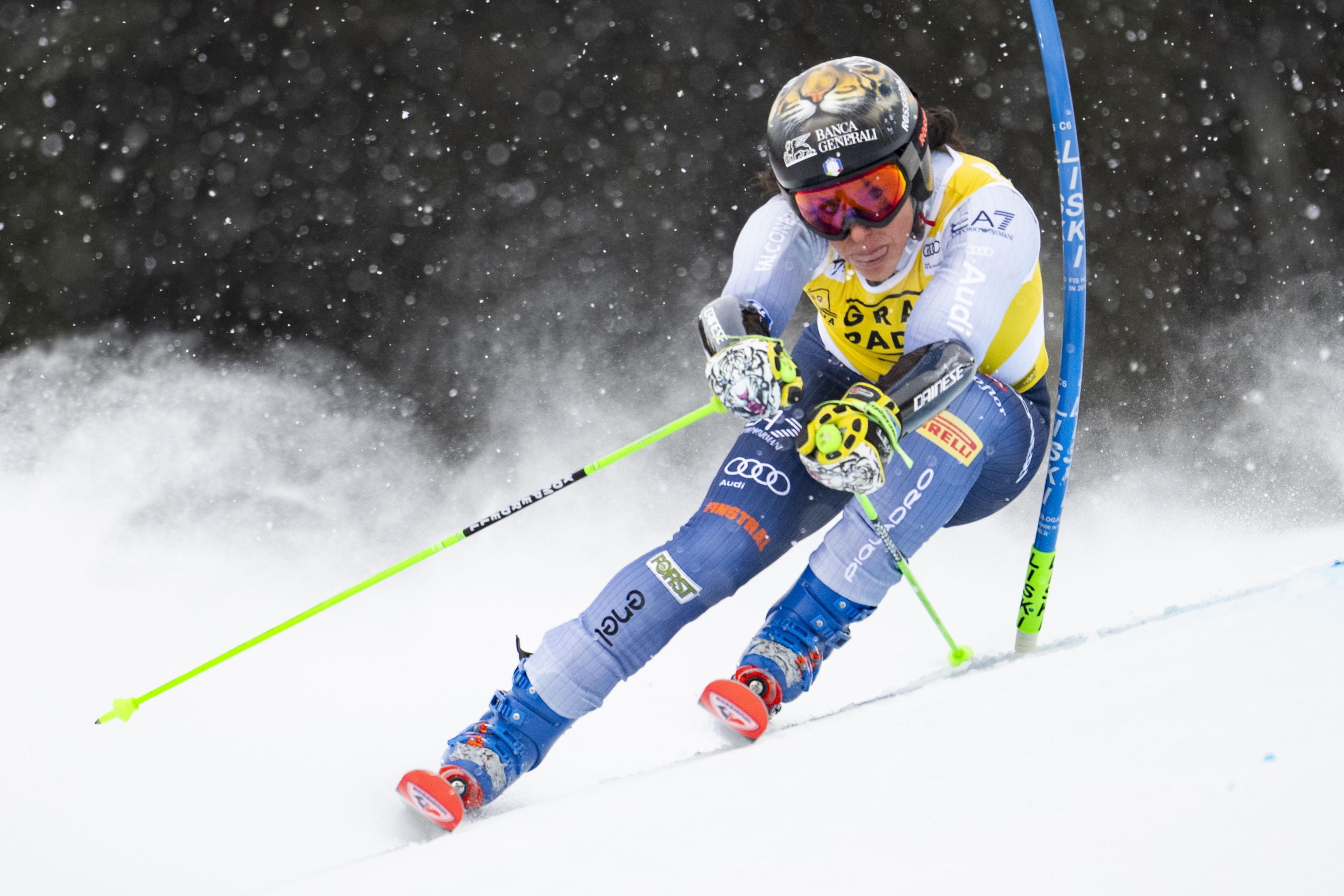 epa11208925 Federica Brignone of Italy in action during the first run of the Women's Giant Slalom race at the FIS Alpine Skiing World Cup in Are, Sweden, 09 March 2024.  EPA/Pontus Lundahl  SWEDEN OUT